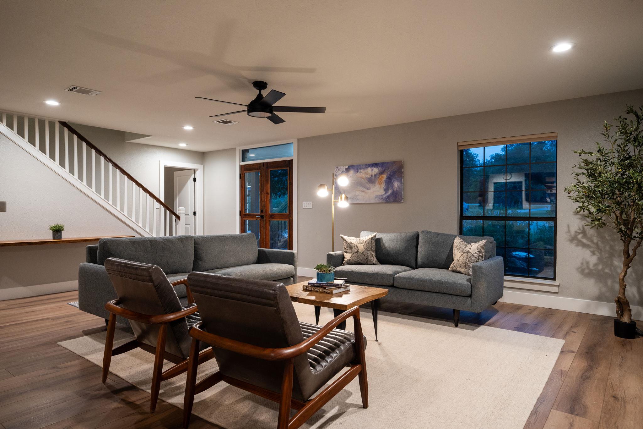 812 Post Oak Dr, Dripping Springs, TX 78620