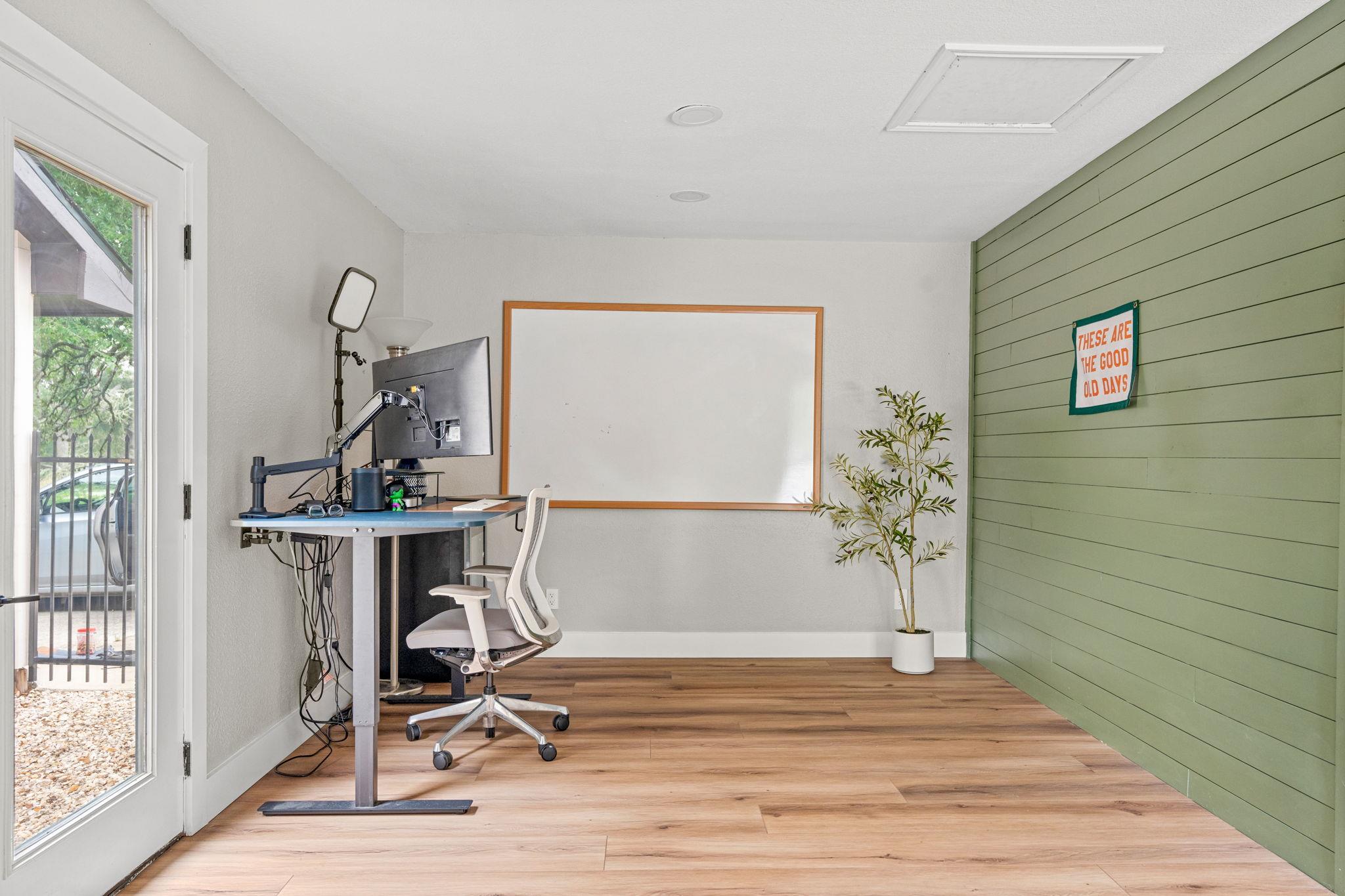 812 Post Oak Dr, Dripping Springs, TX 78620