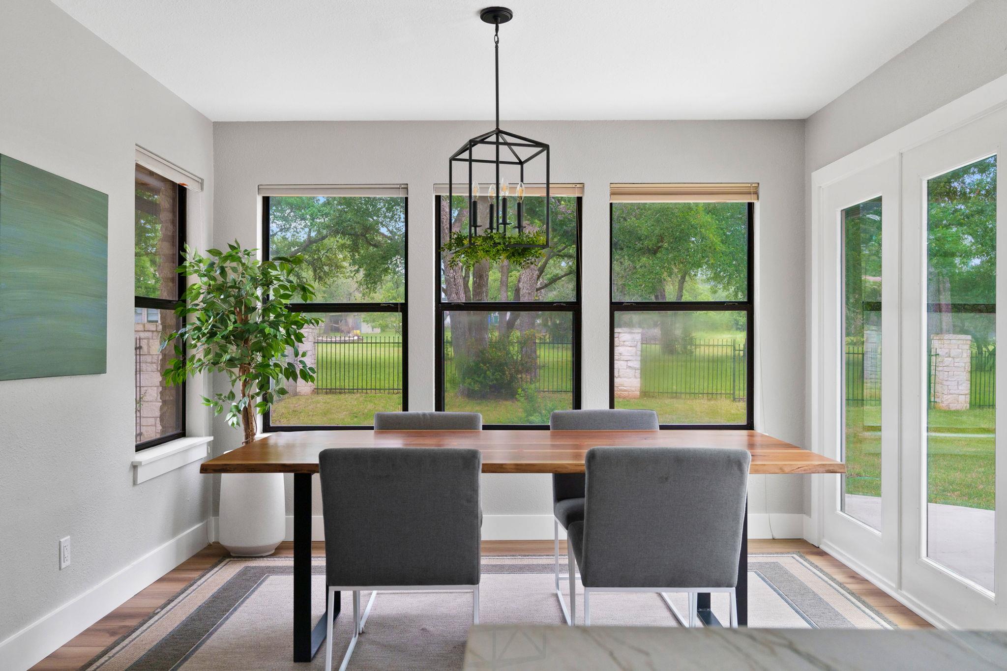 812 Post Oak Dr, Dripping Springs, TX 78620