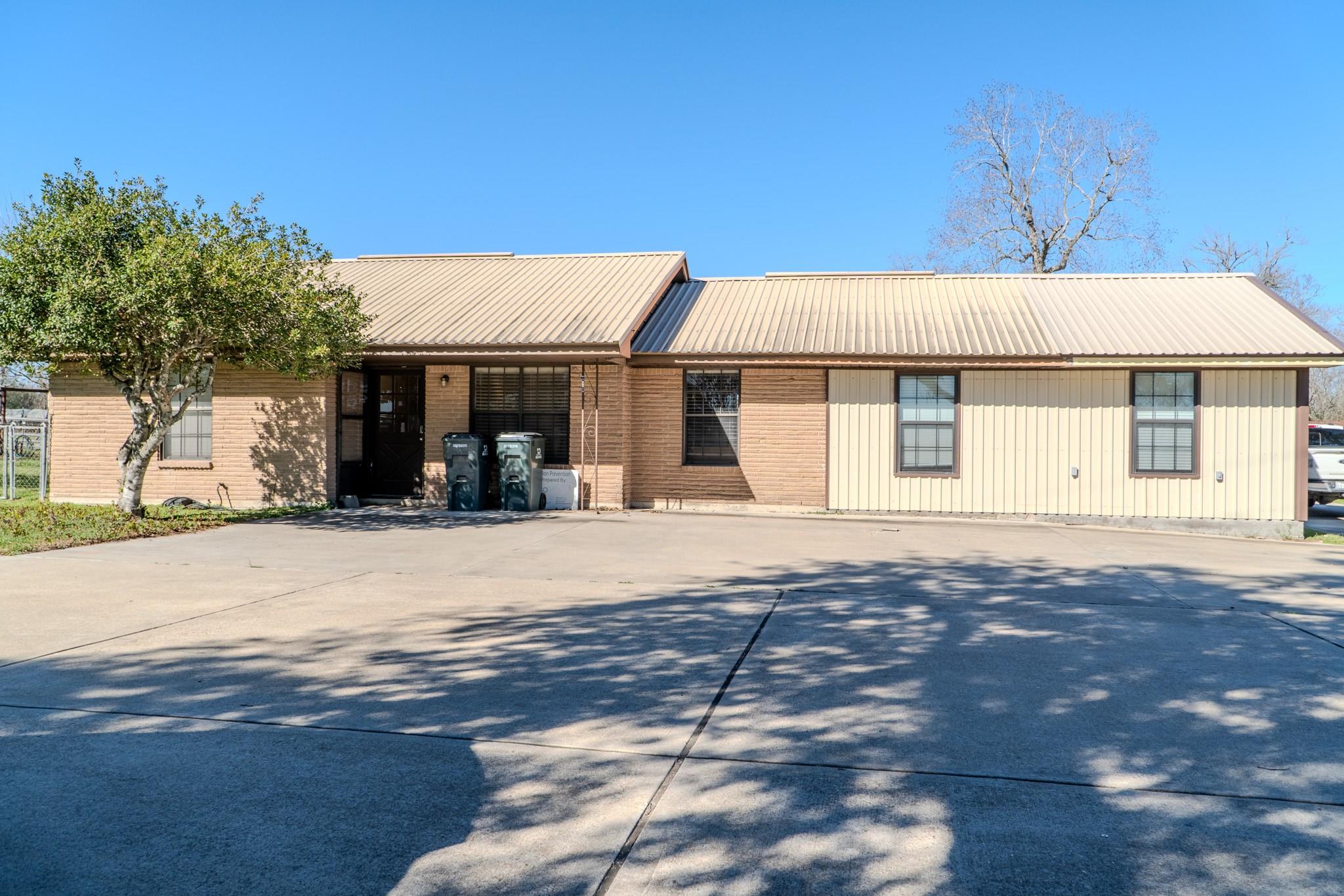 4959 US Hwy 90, Alleyton, TX 78935