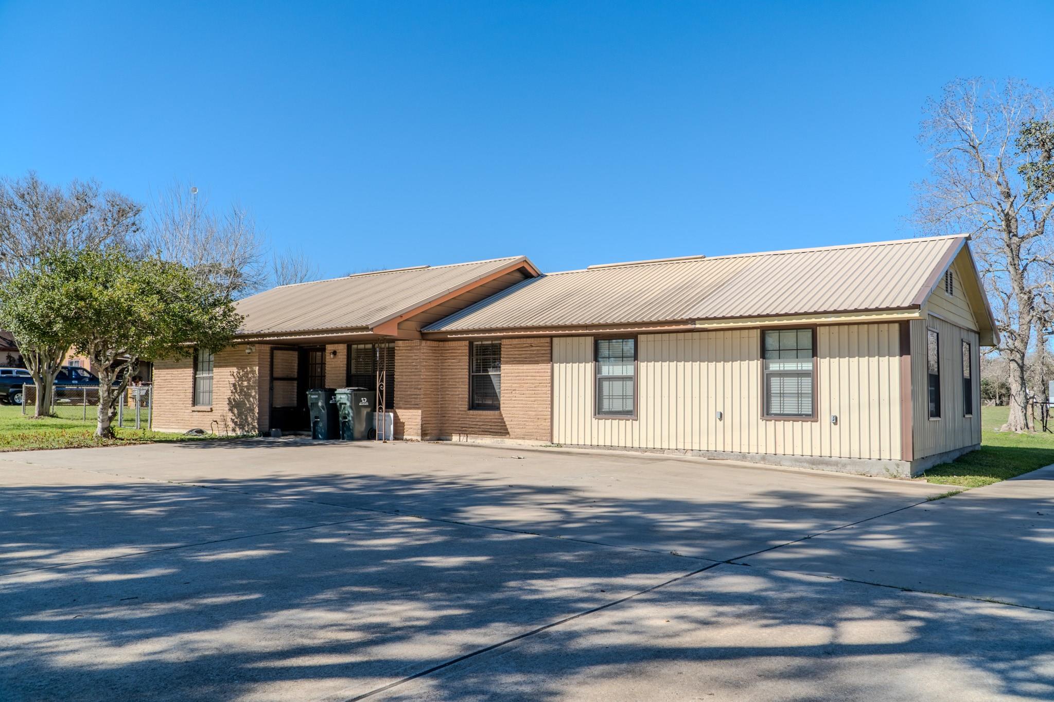 4959 US Hwy 90, Alleyton, TX 78935