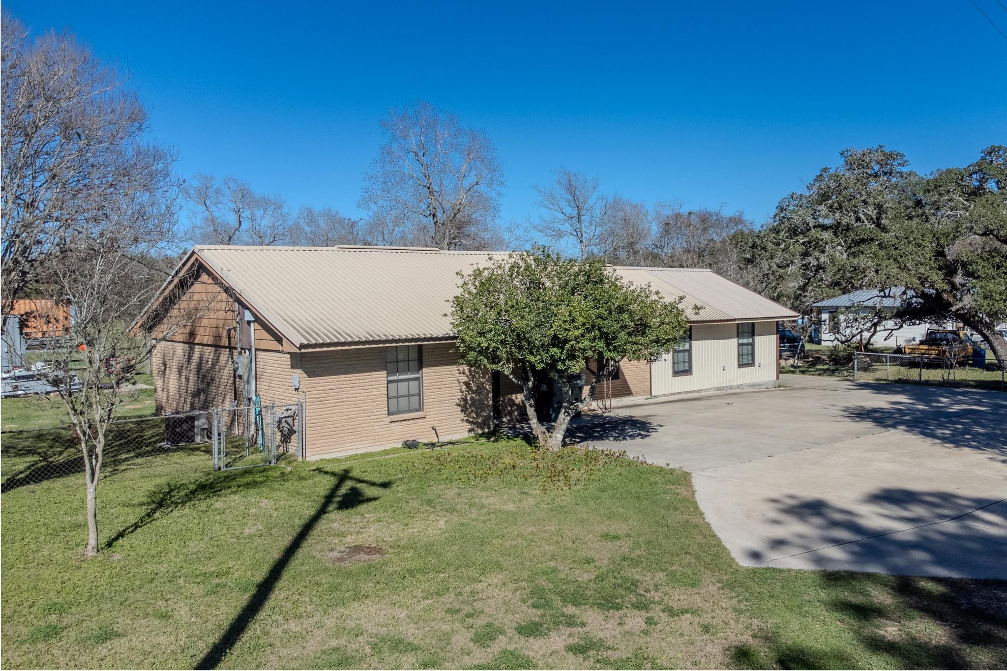4959 US Hwy 90, Alleyton, TX 78935
