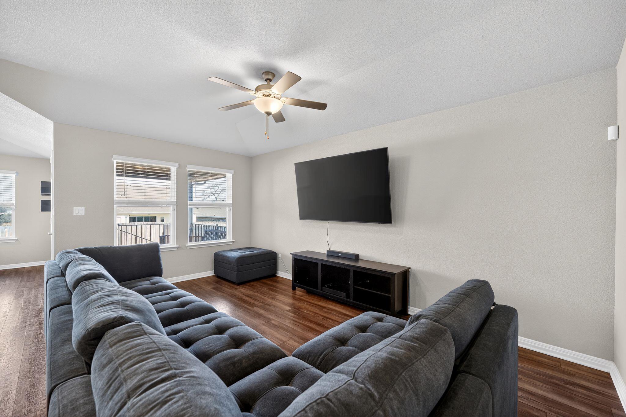 1036 View Dr, Georgetown, TX 78628