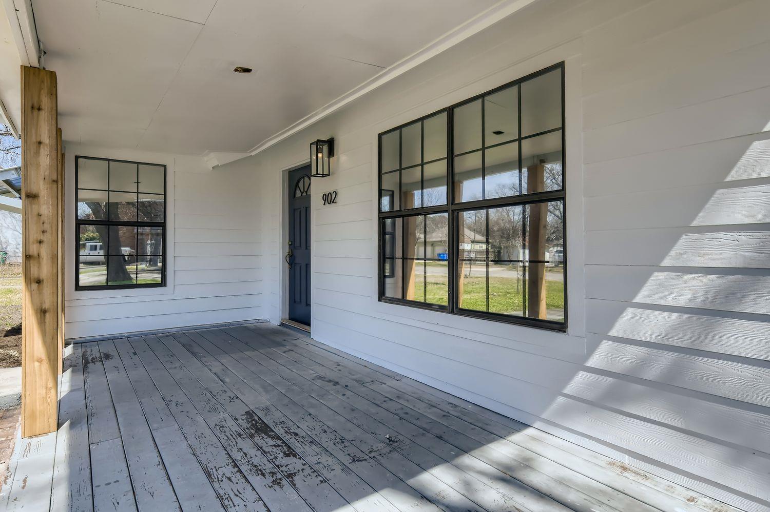 902 Hackberry St, Taylor, TX 76574