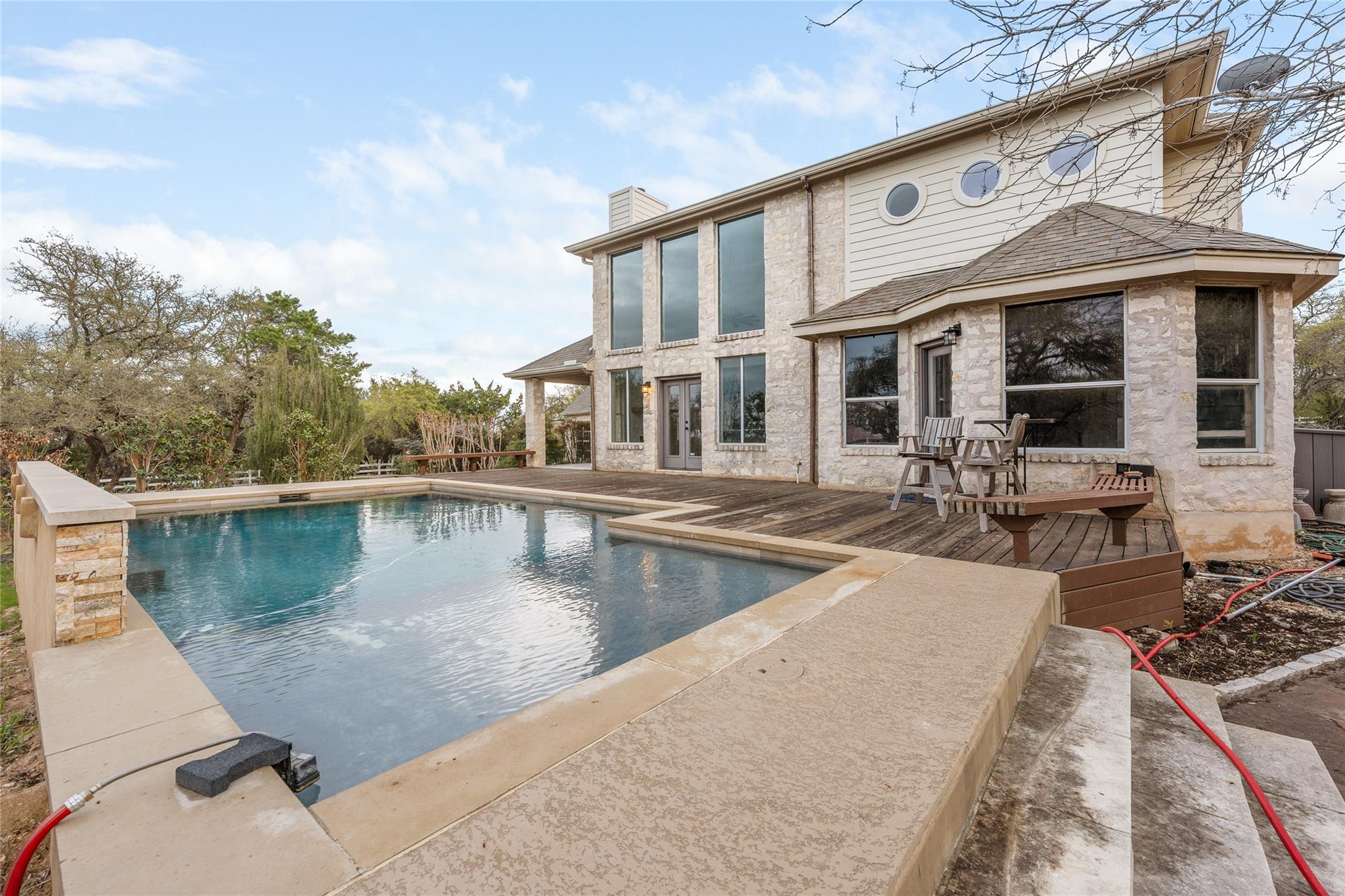 408 Saddlehorn Dr, Dripping Springs, TX 78620