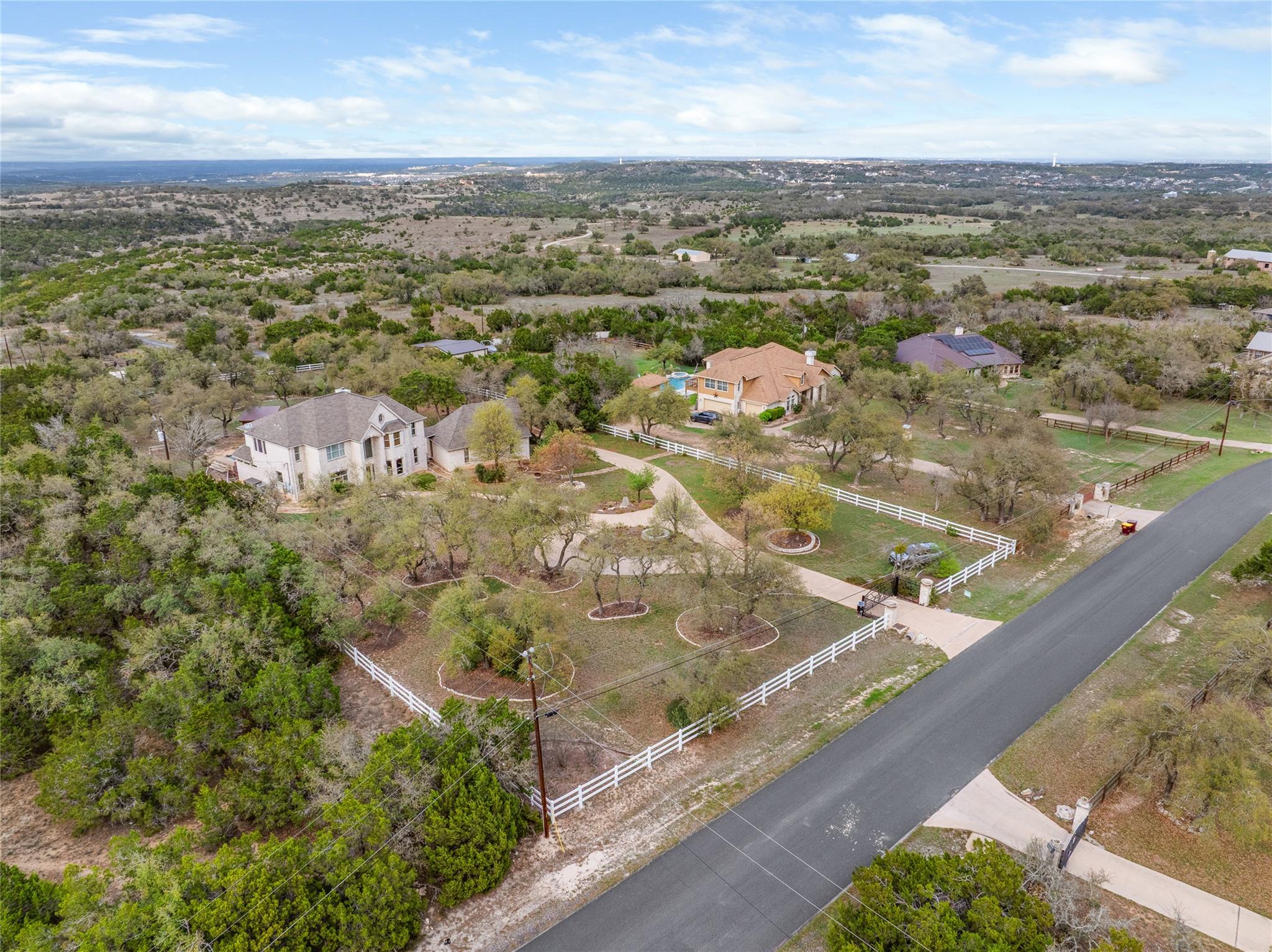 408 Saddlehorn Dr, Dripping Springs, TX 78620