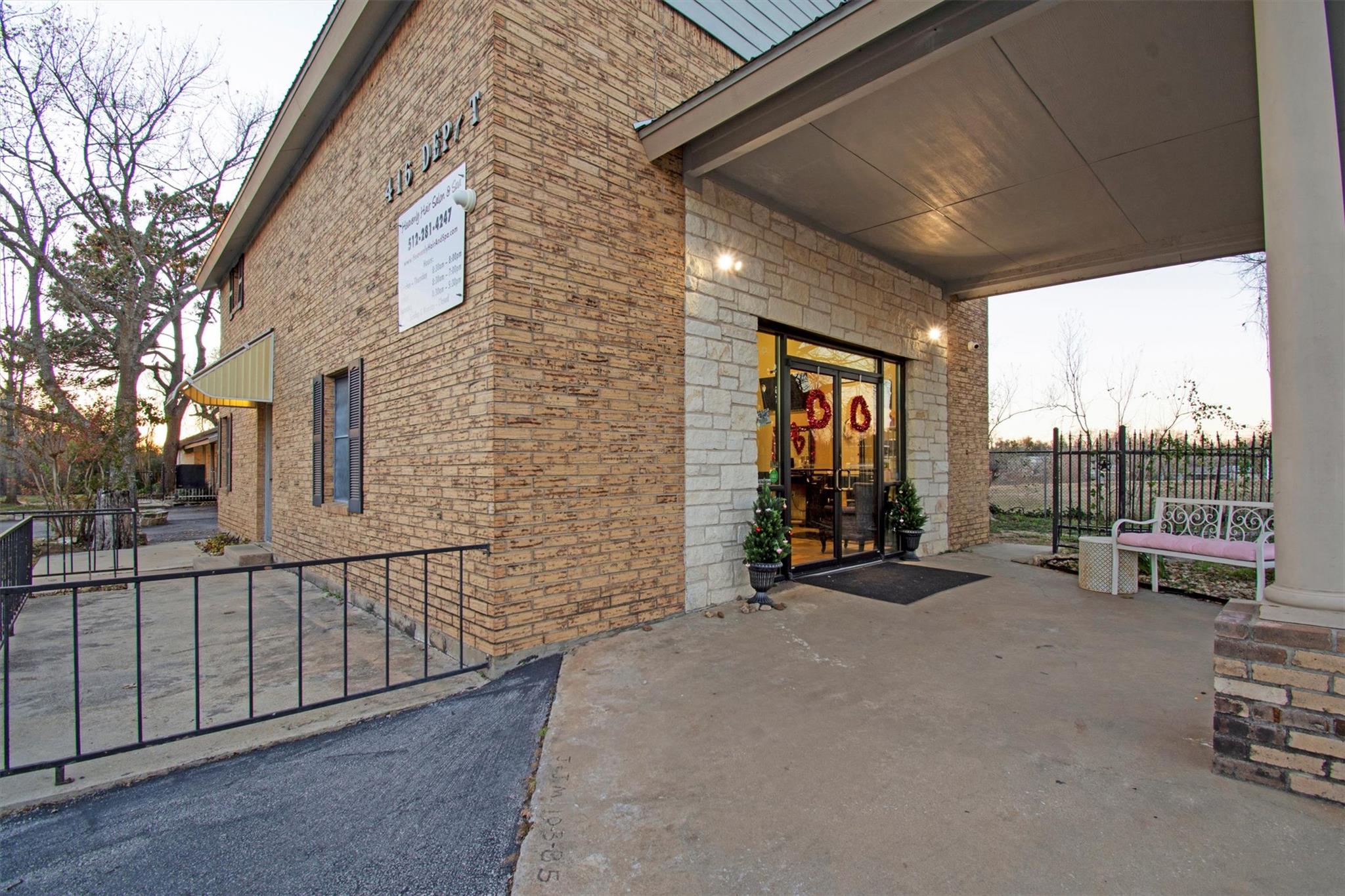 416 Depot St, Elgin, TX 78621