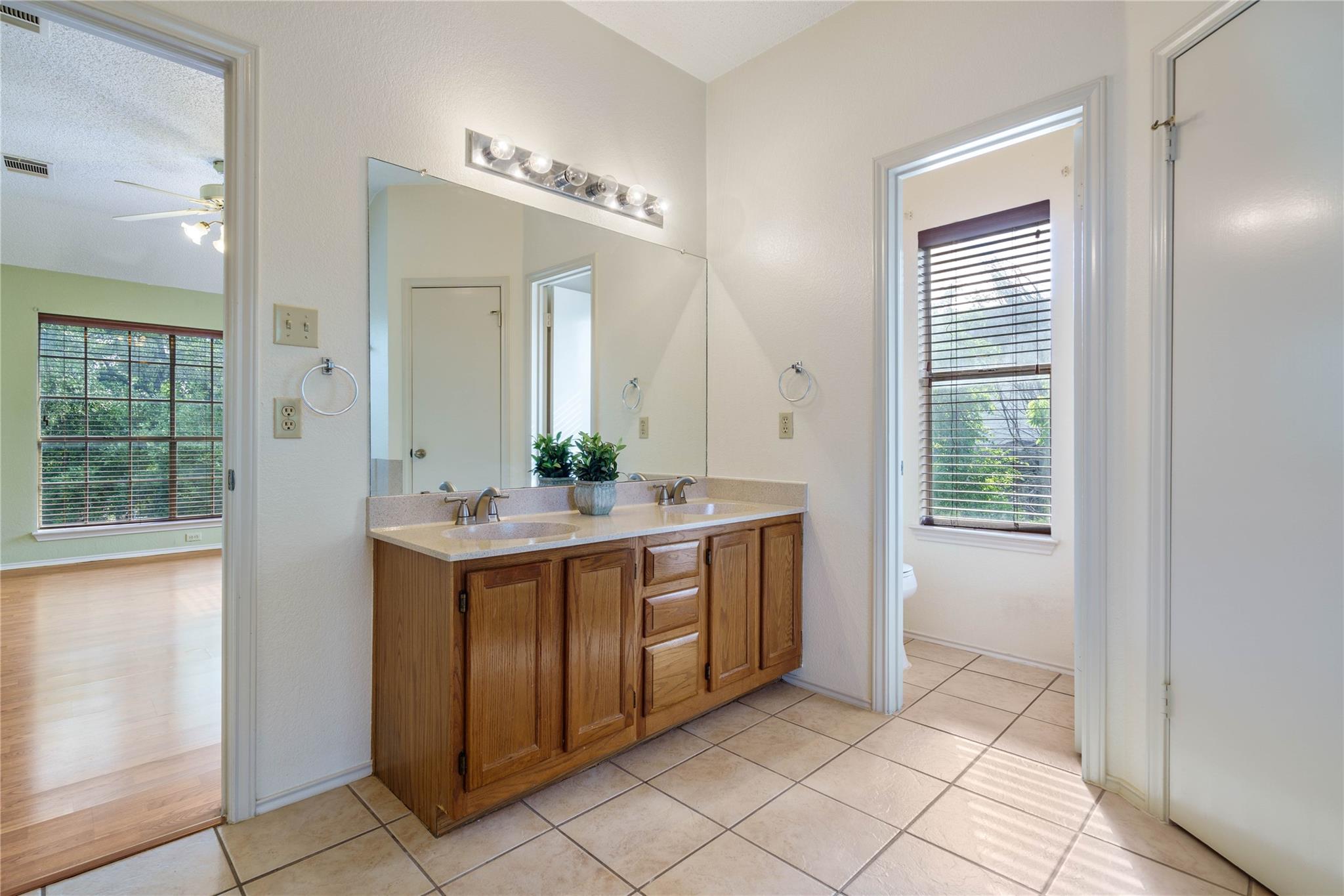 8301 Landsman Dr, Austin, TX 78736