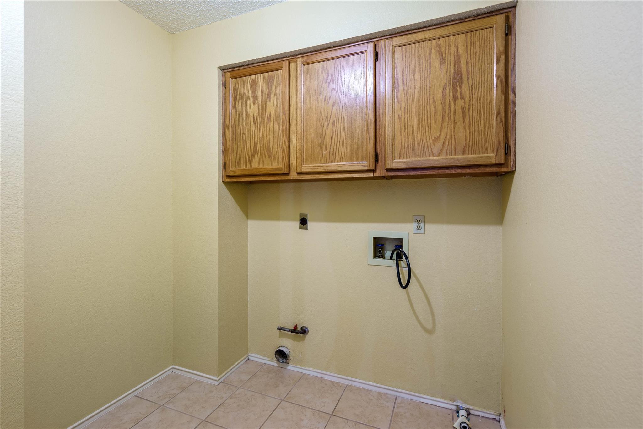 8301 Landsman Dr, Austin, TX 78736