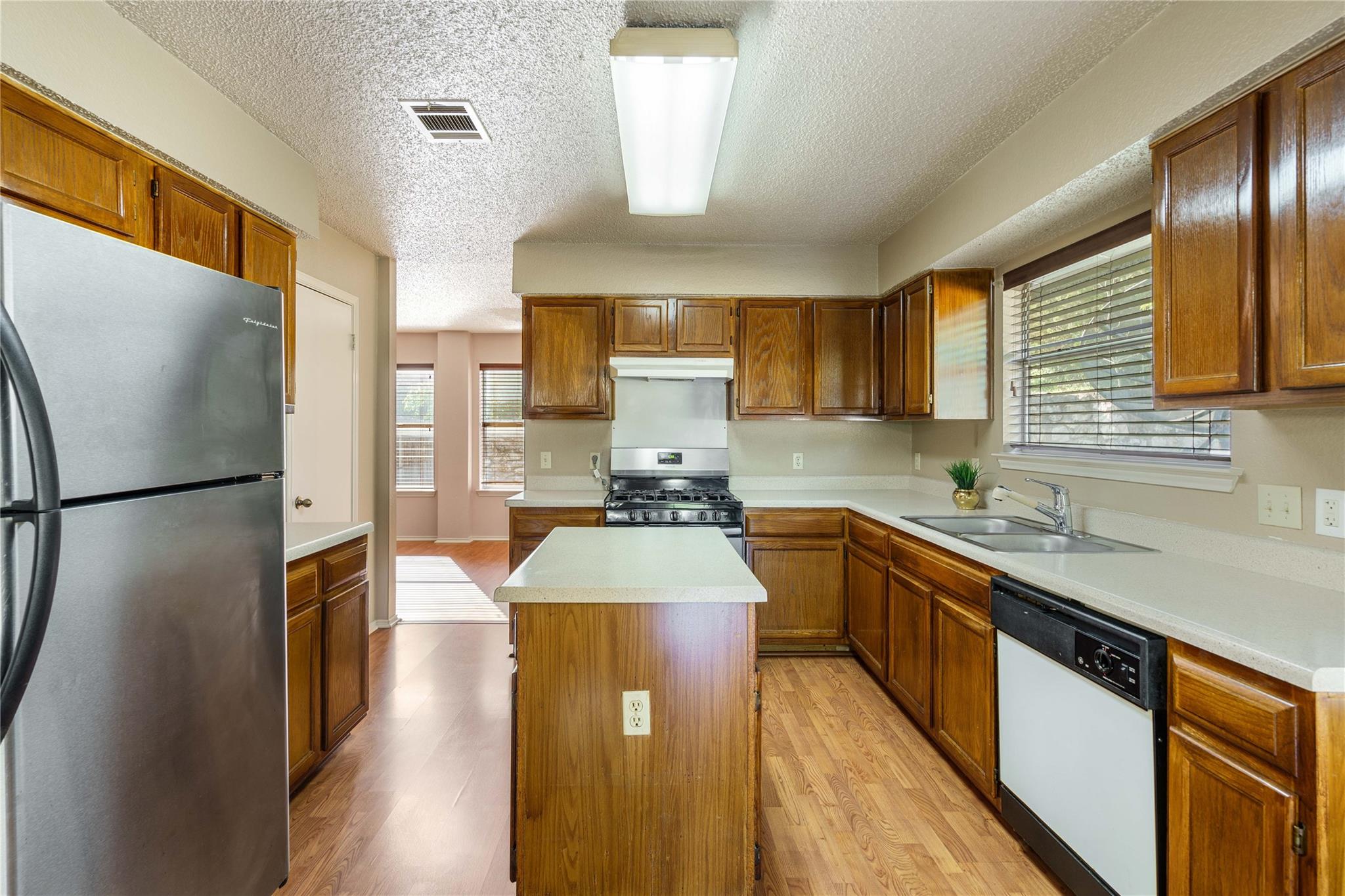 8301 Landsman Dr, Austin, TX 78736