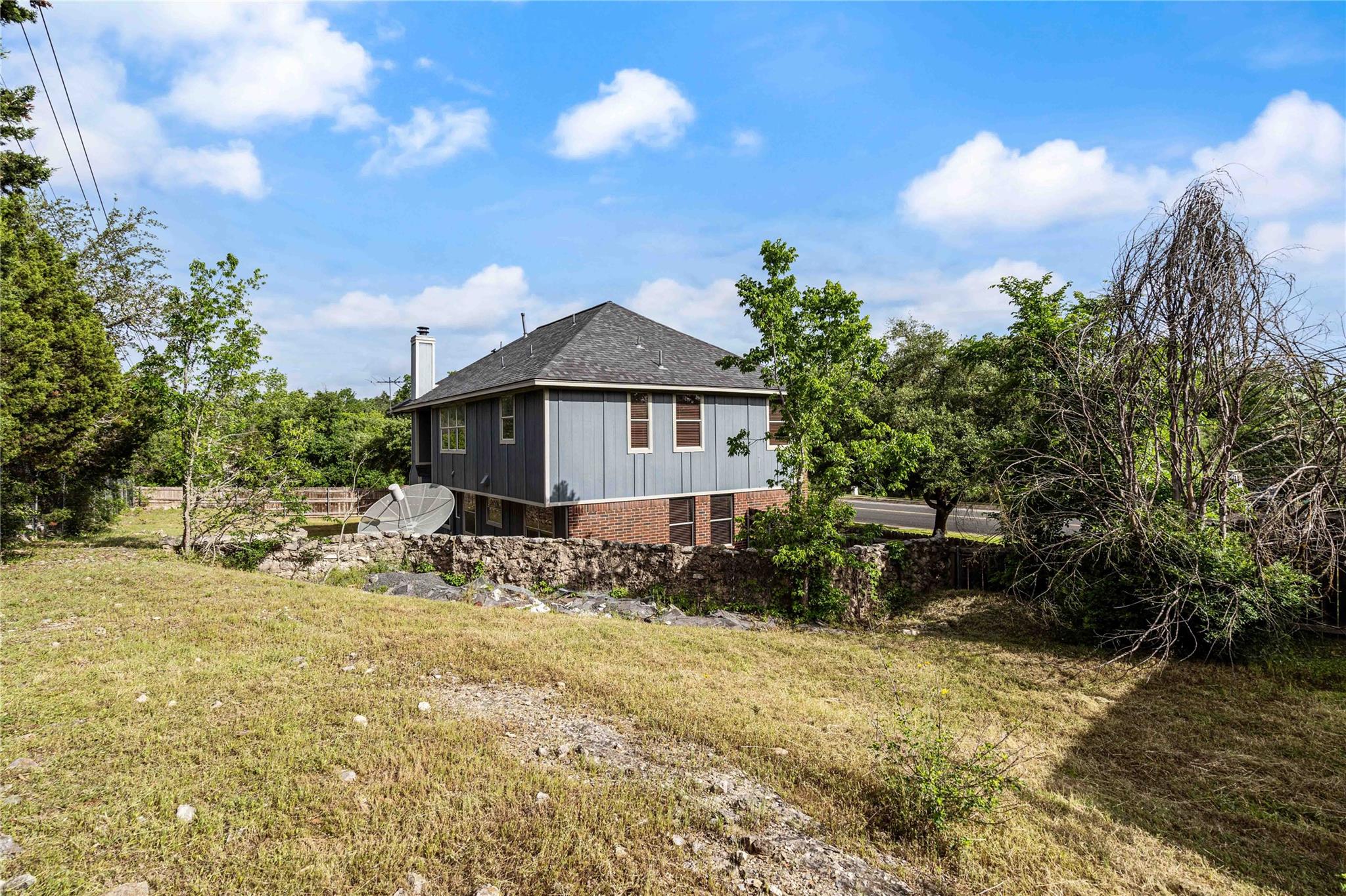 8301 Landsman Dr, Austin, TX 78736