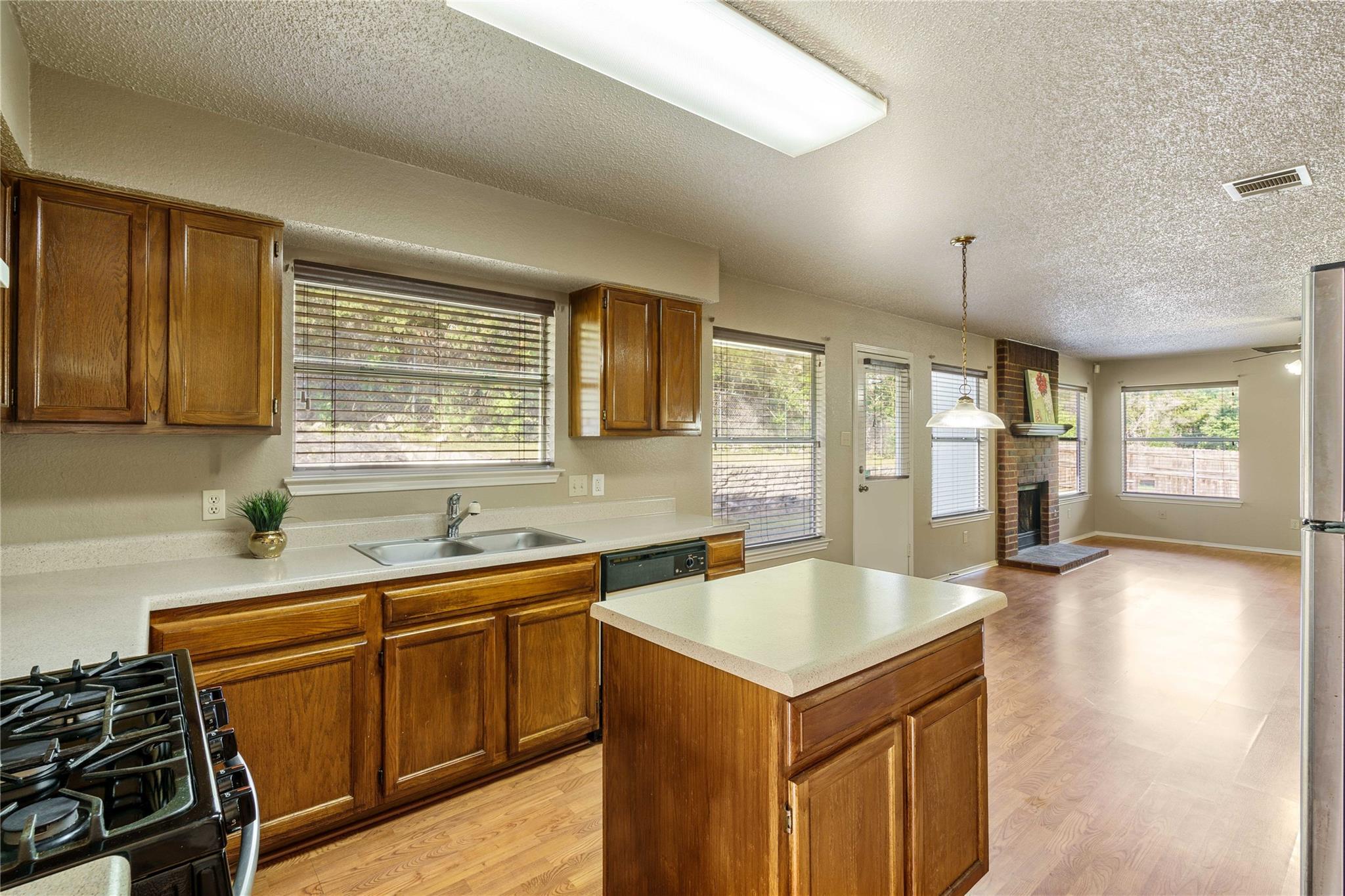 8301 Landsman Dr, Austin, TX 78736