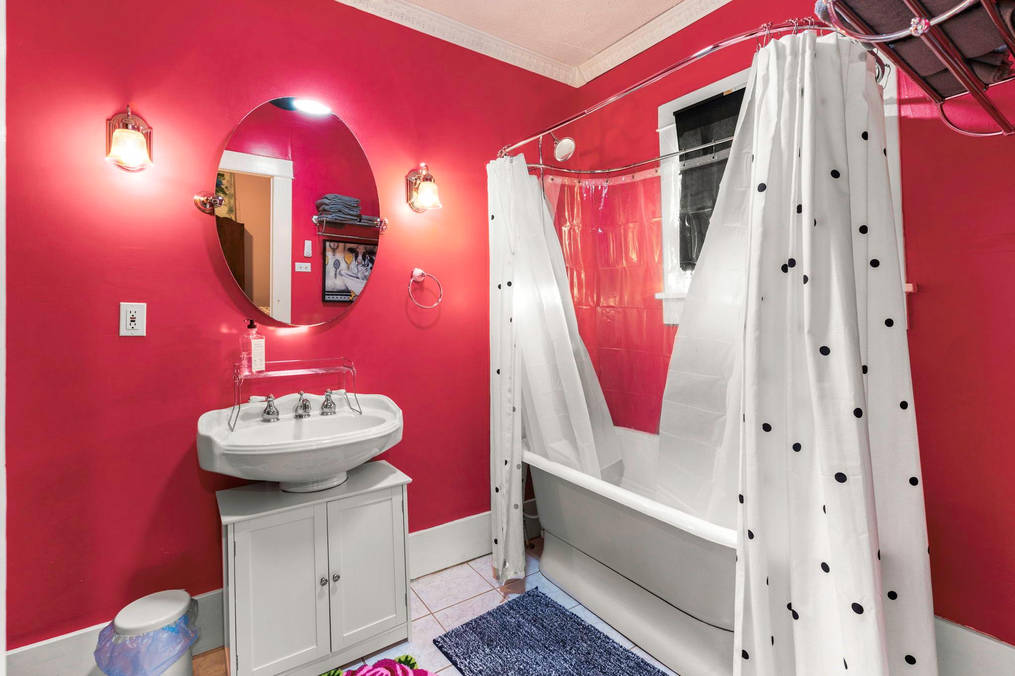 200 Gresham St, Smithville, TX 78957