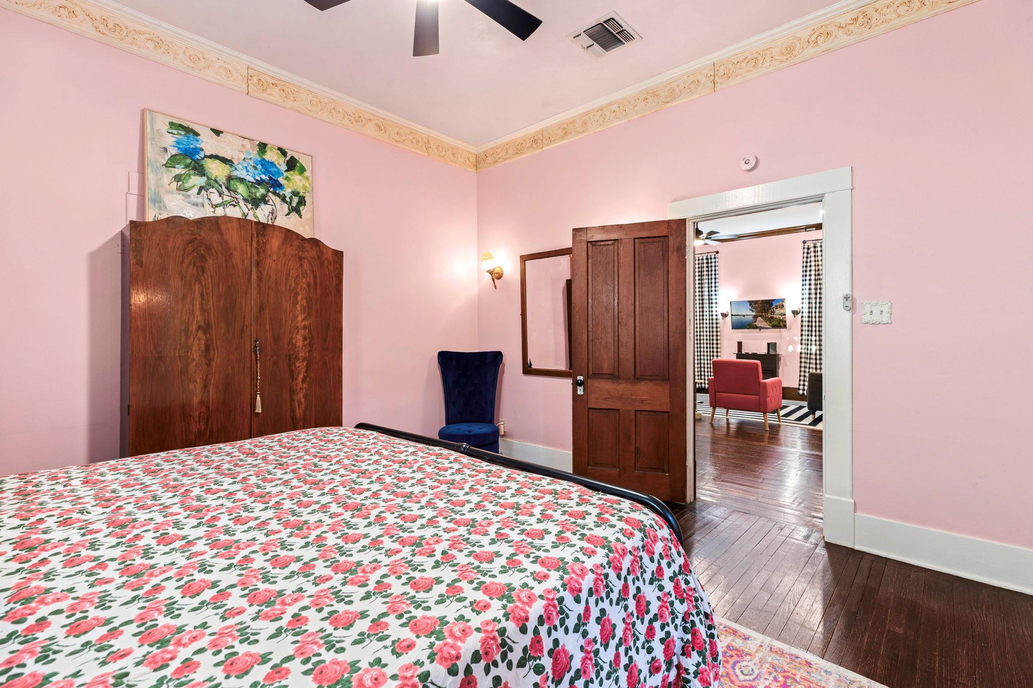 200 Gresham St, Smithville, TX 78957