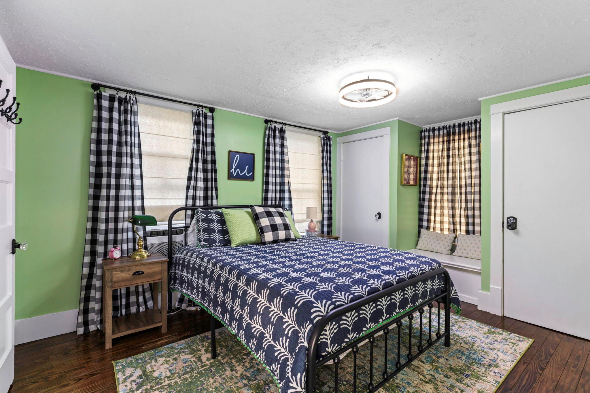 200 Gresham St, Smithville, TX 78957