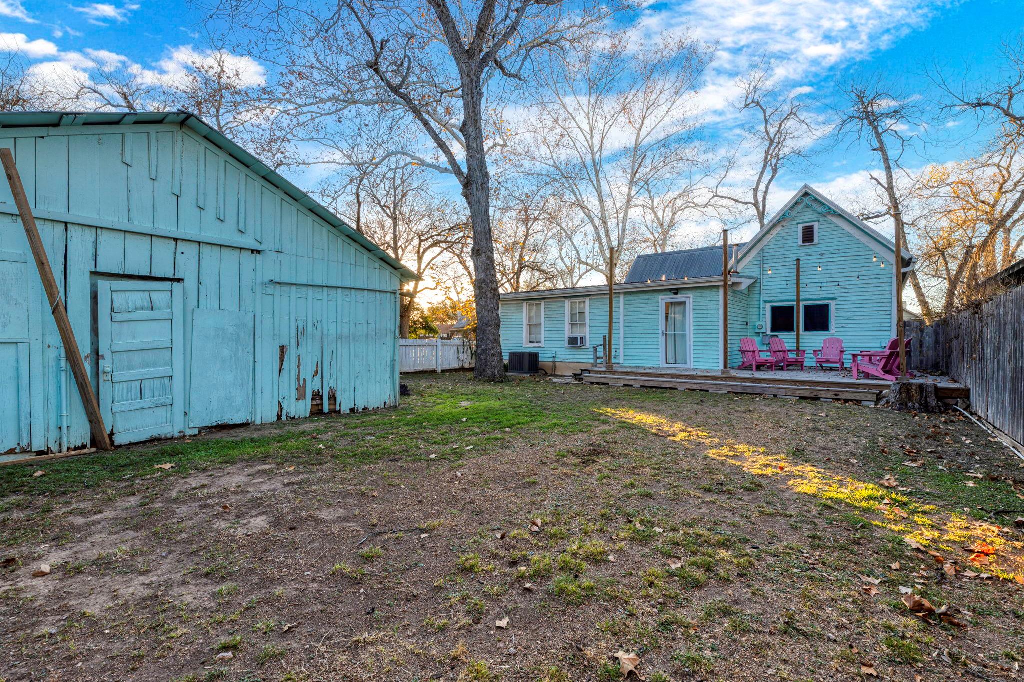 200 Gresham St, Smithville, TX 78957