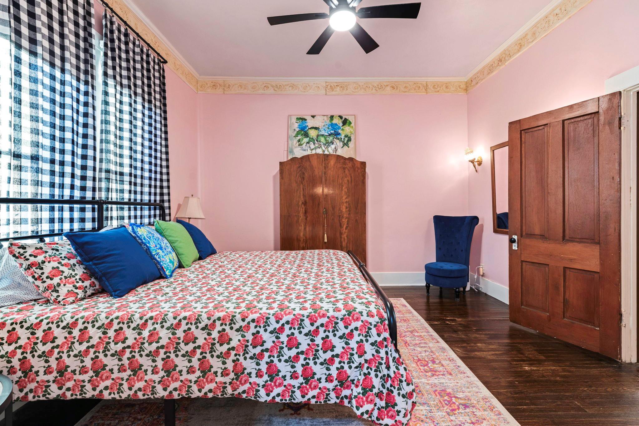 200 Gresham St, Smithville, TX 78957