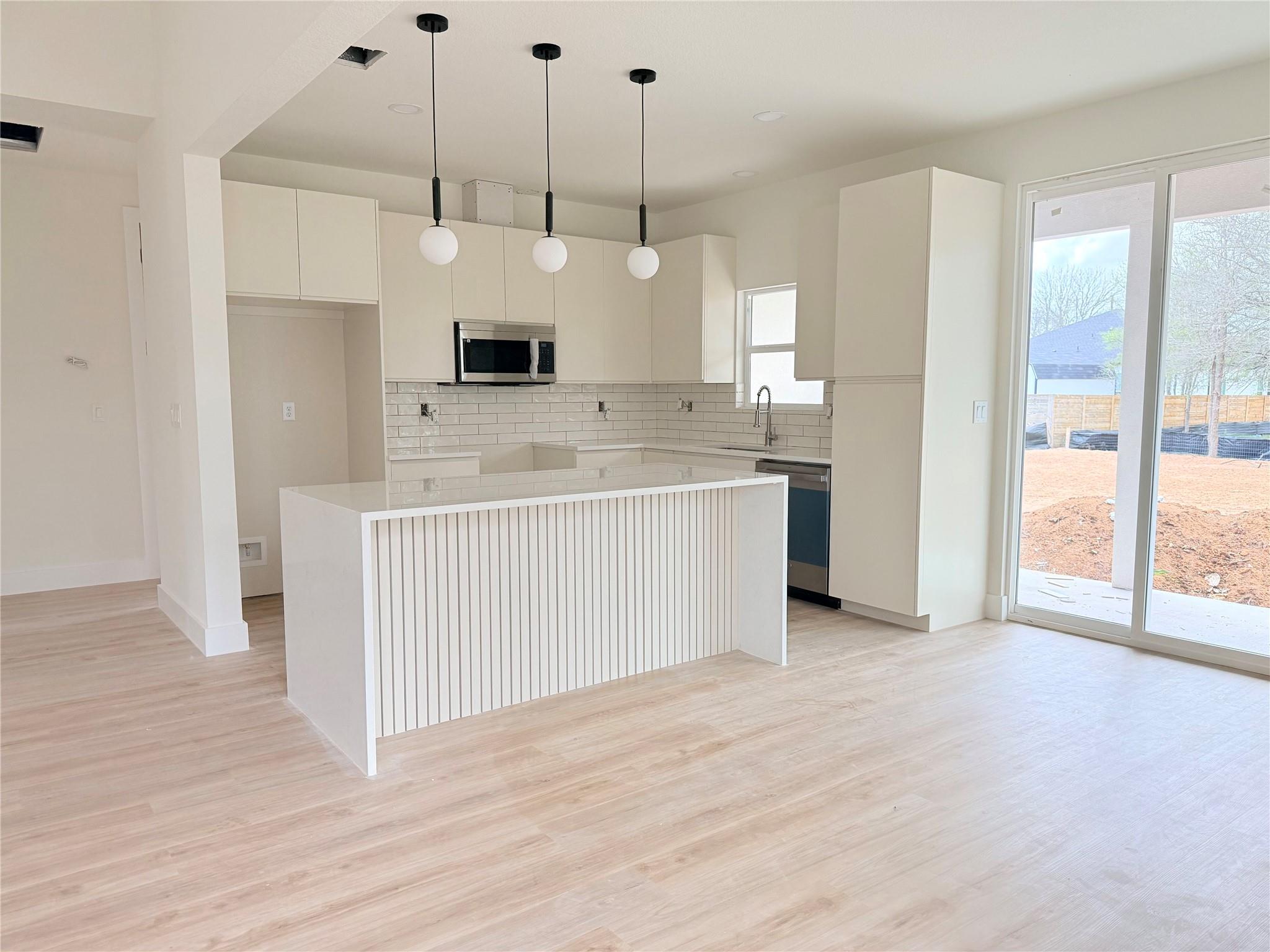 137 E Pauwela Ln, Bastrop, TX 78602