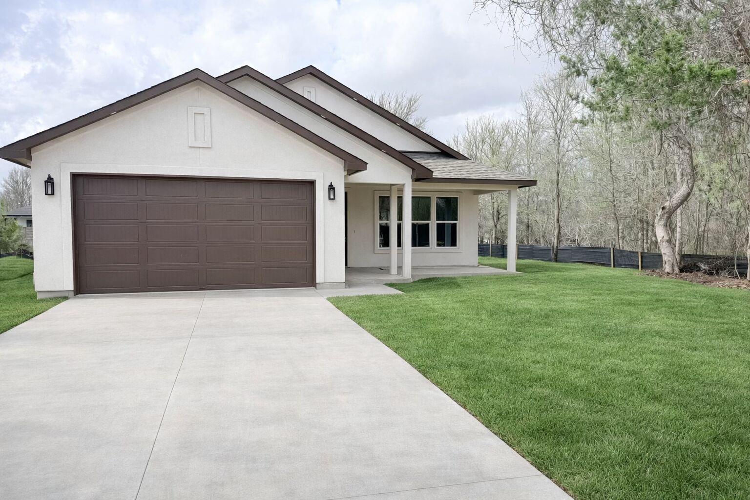 137 E Pauwela Ln, Bastrop, TX 78602