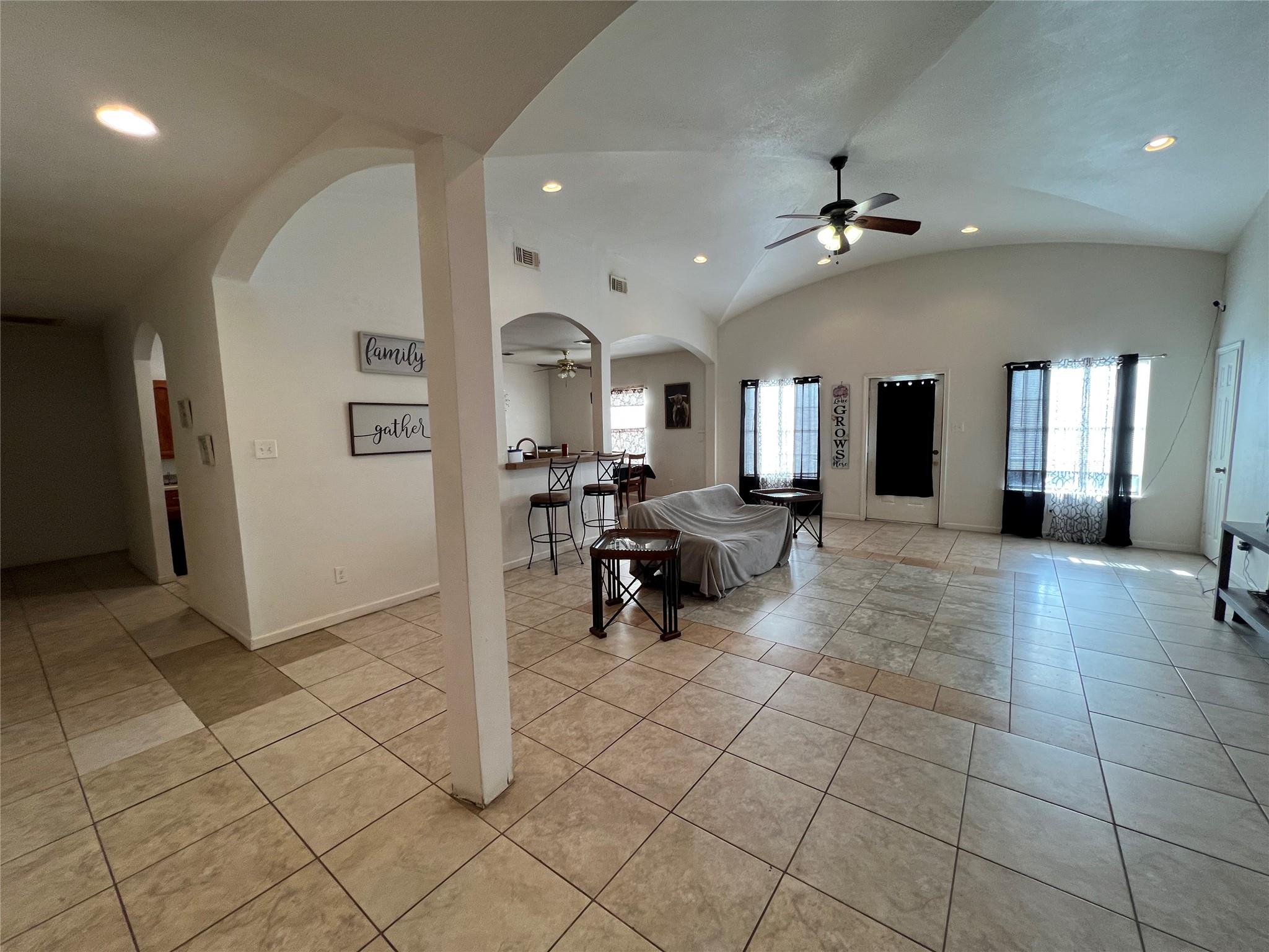 111 Mariah Dr, Kyle, TX 78640