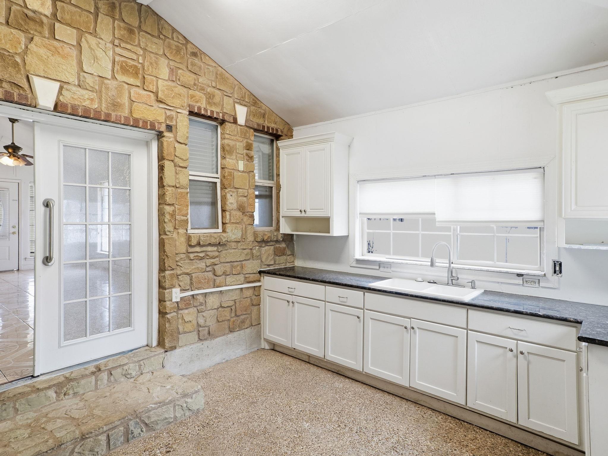 139 Stony Mont Dr, Del Valle, TX 78617