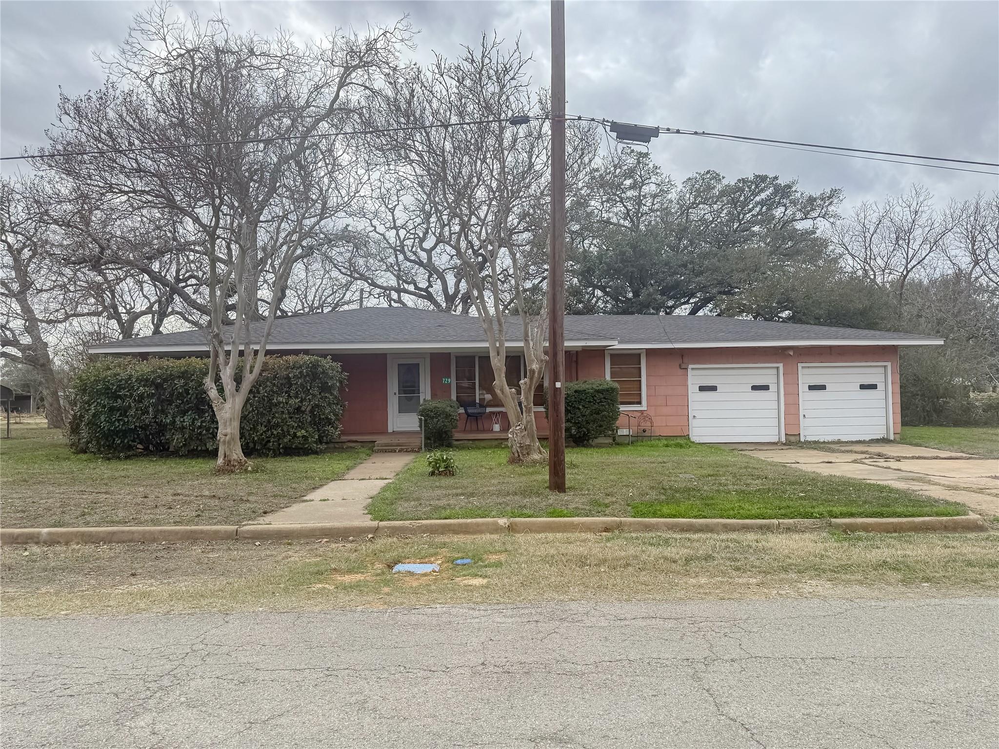 729 N Main St, Lexington, TX 78947