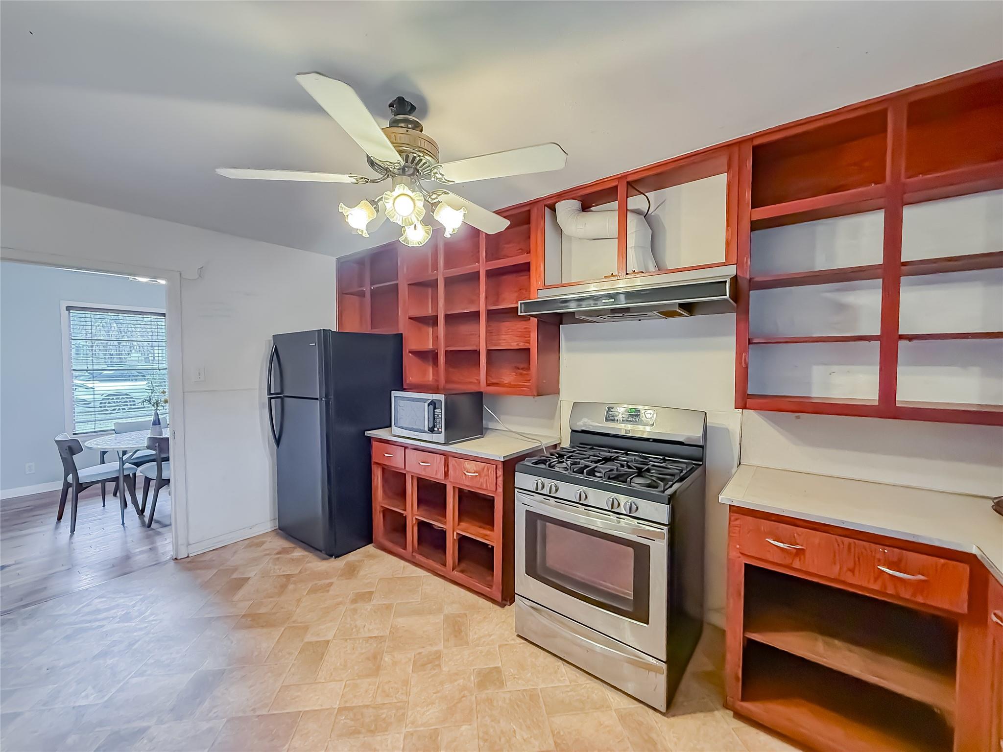 729 N Main St, Lexington, TX 78947