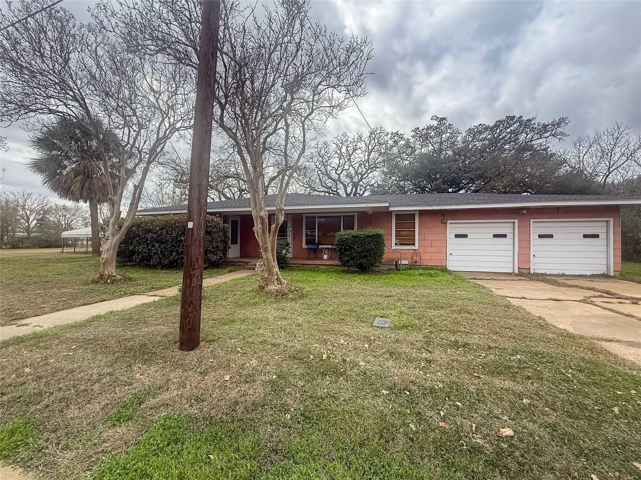729 N Main St, Lexington, TX 78947