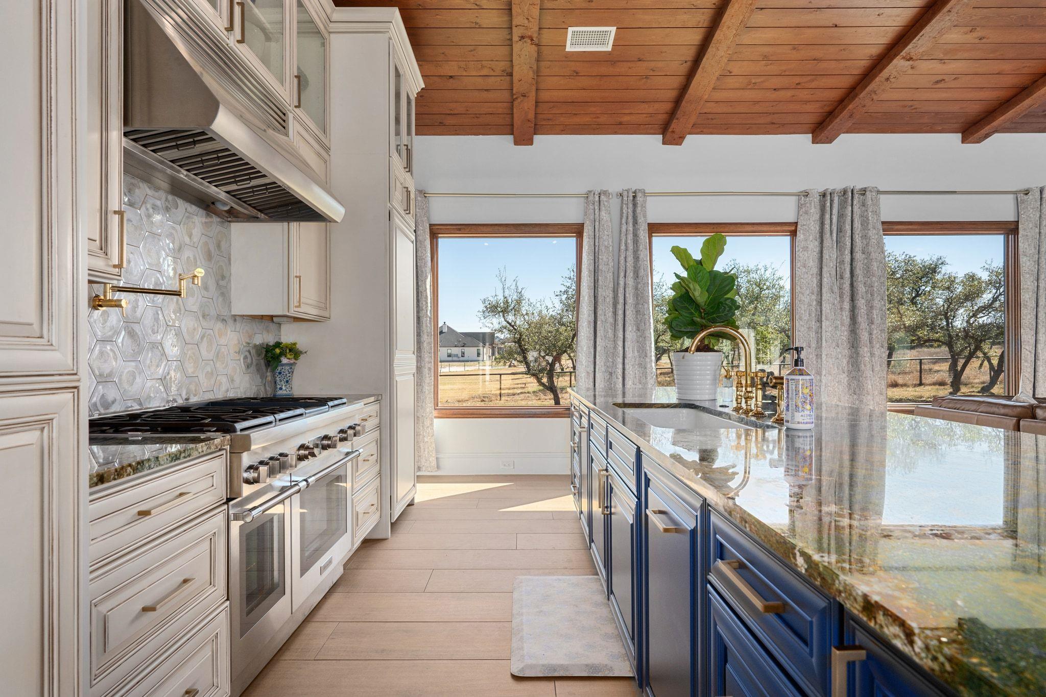 224 Esperanza Petal Pass, Liberty Hill, TX 78642