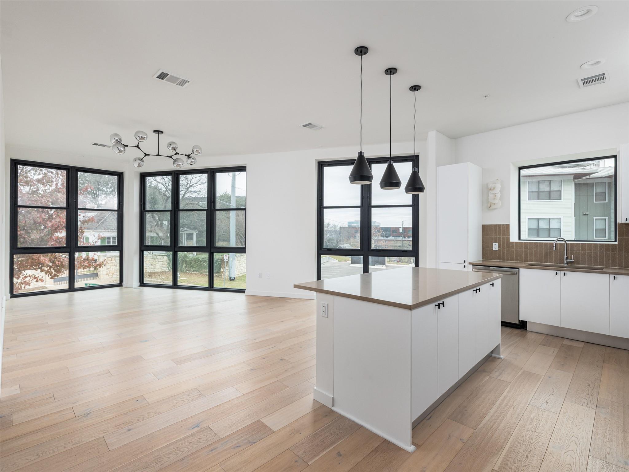 800 Embassy Dr # 237, Austin, TX 78702