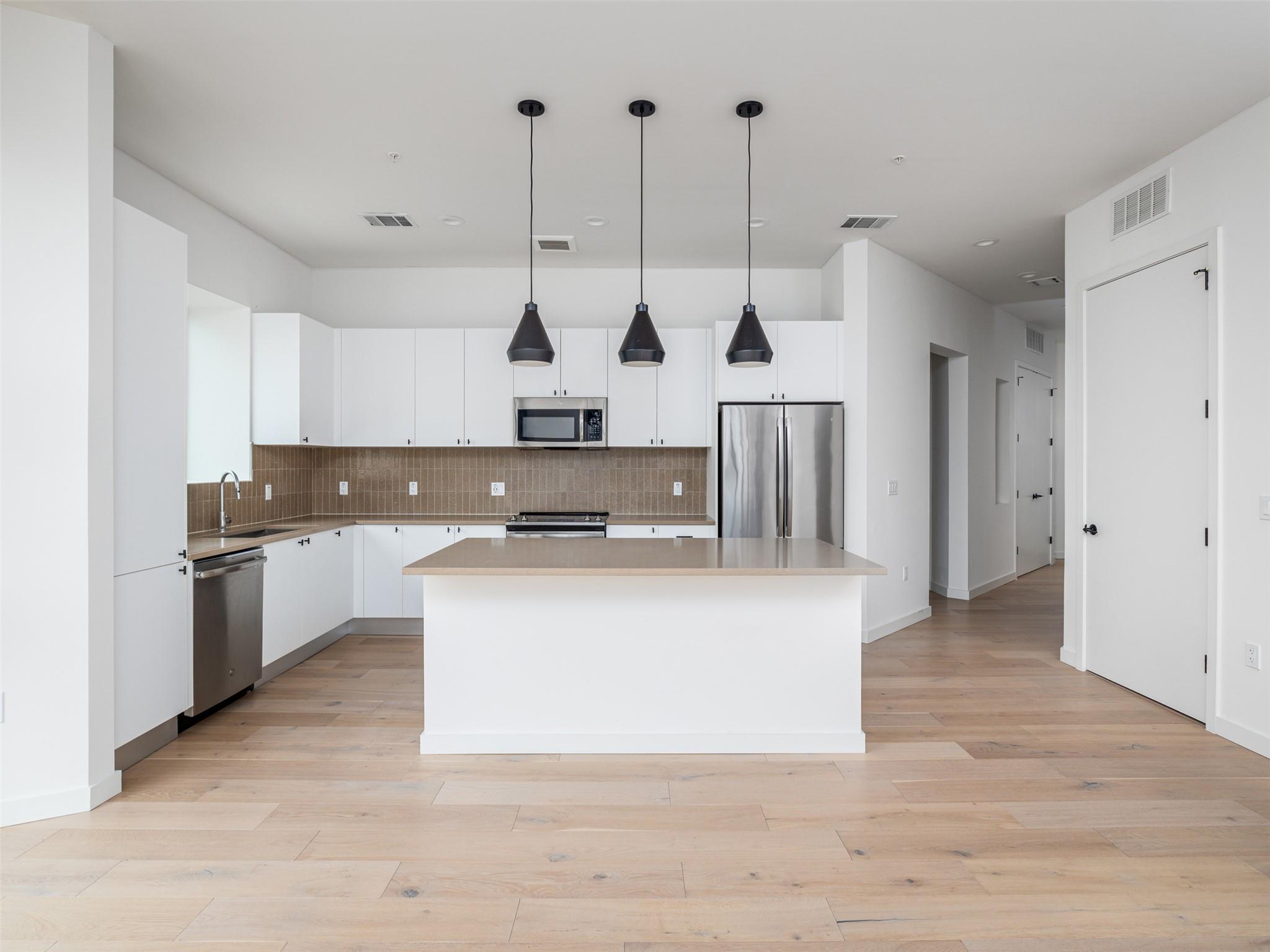 800 Embassy Dr # 237, Austin, TX 78702