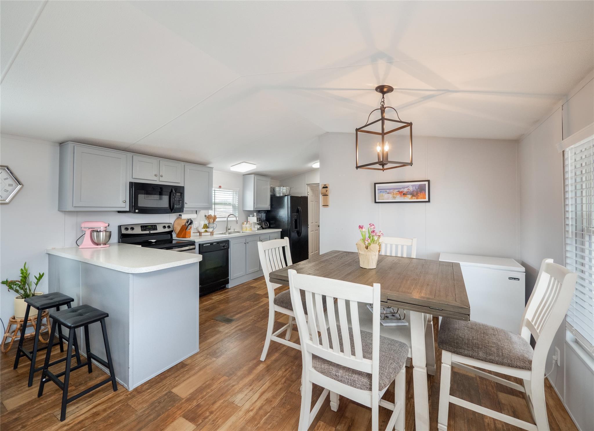 456 Saturn, Kingsland, TX 78639