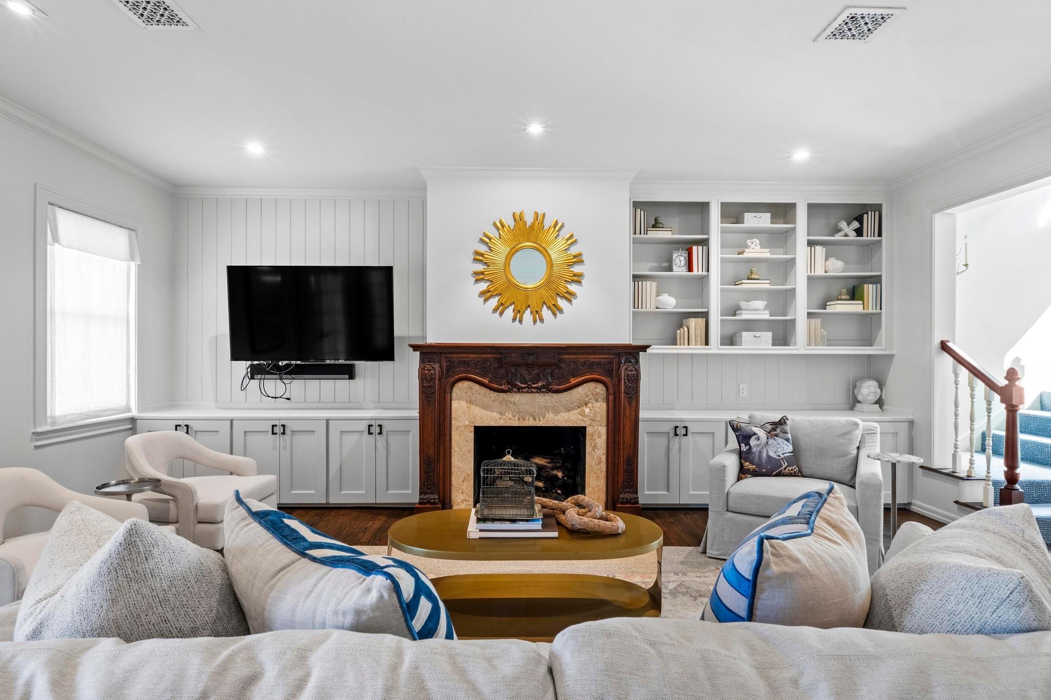 2702 Hillview Green Ln, Austin, TX 78703