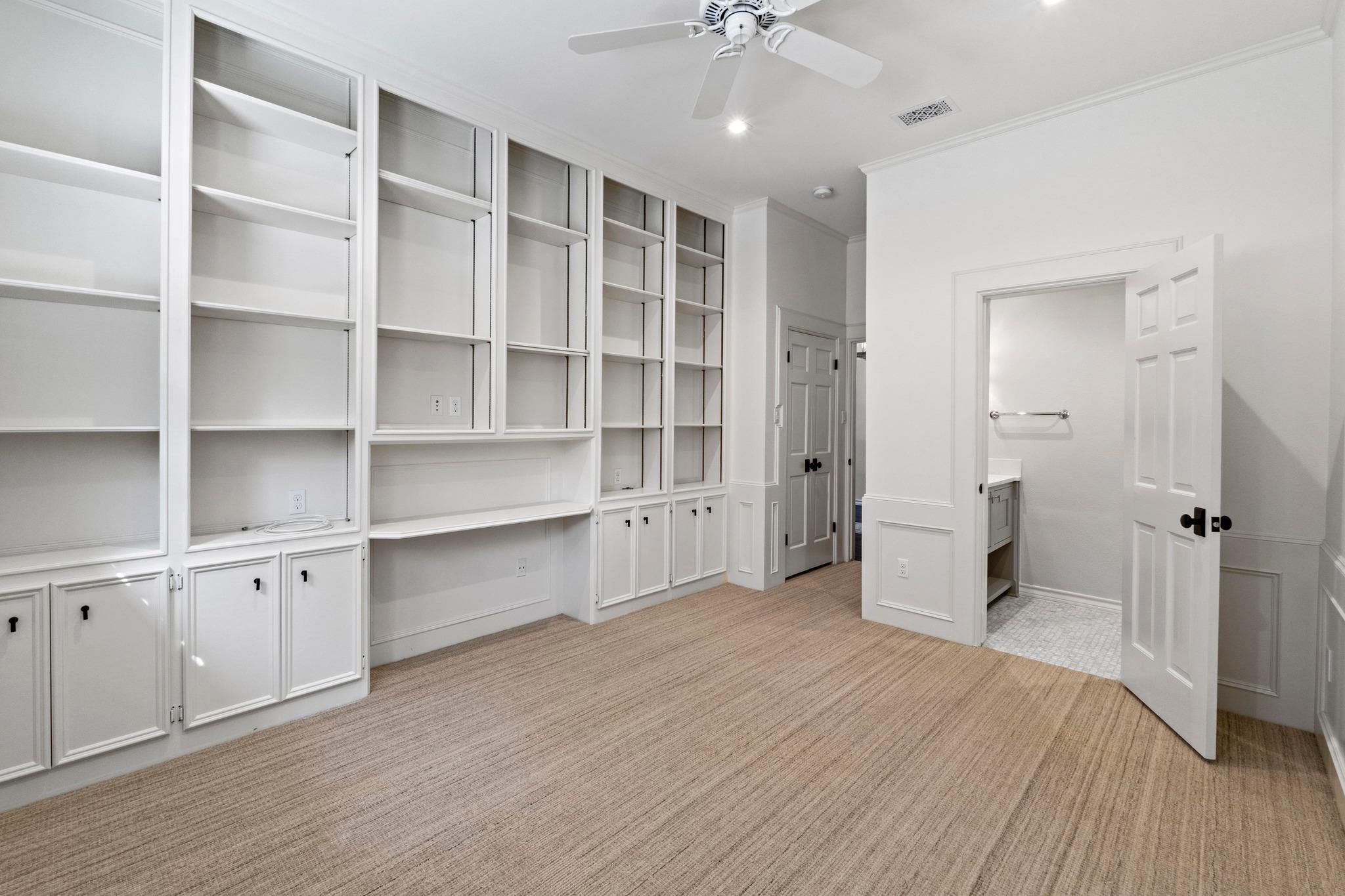 2702 Hillview Green Ln, Austin, TX 78703