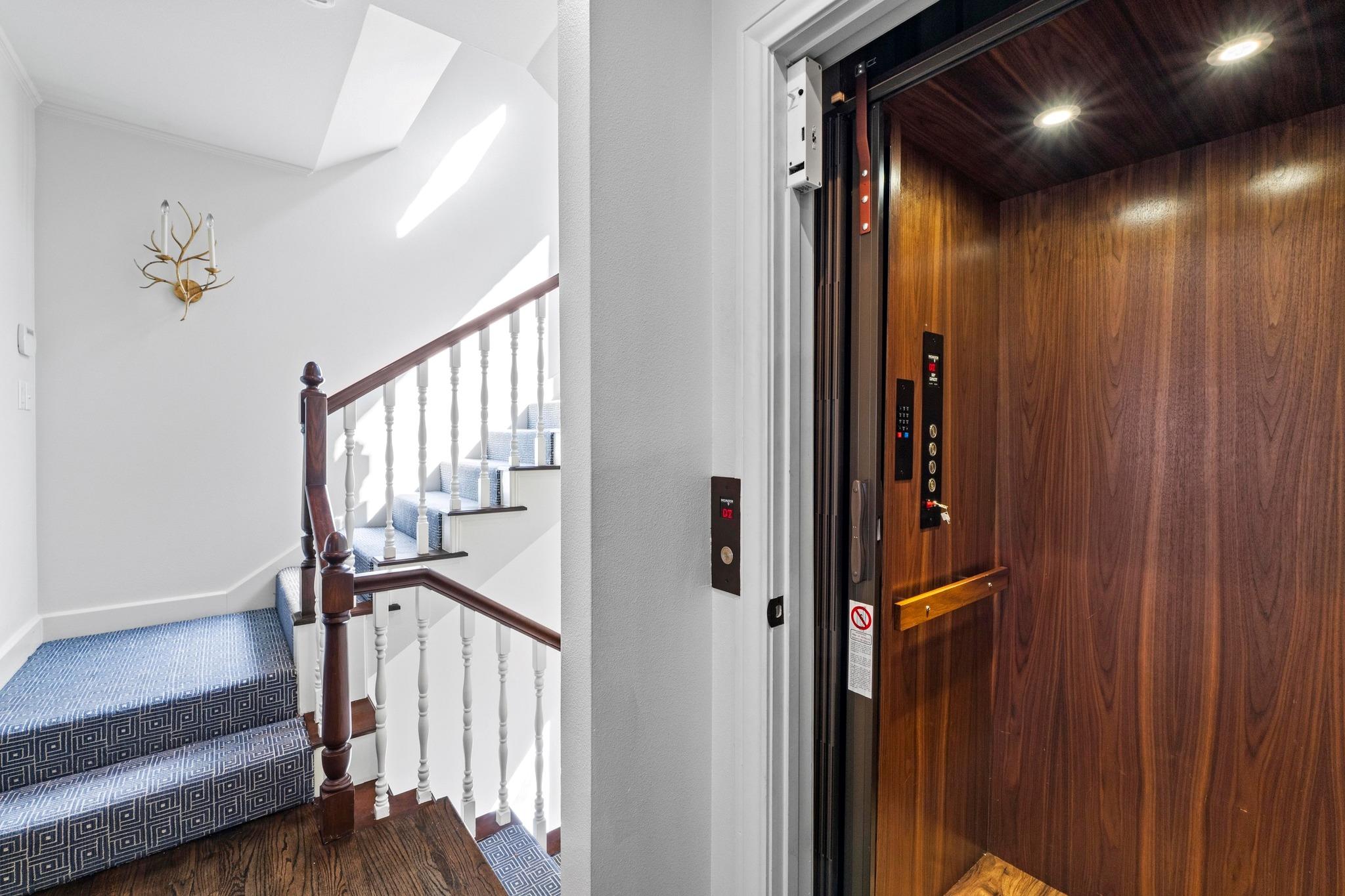 2702 Hillview Green Ln, Austin, TX 78703