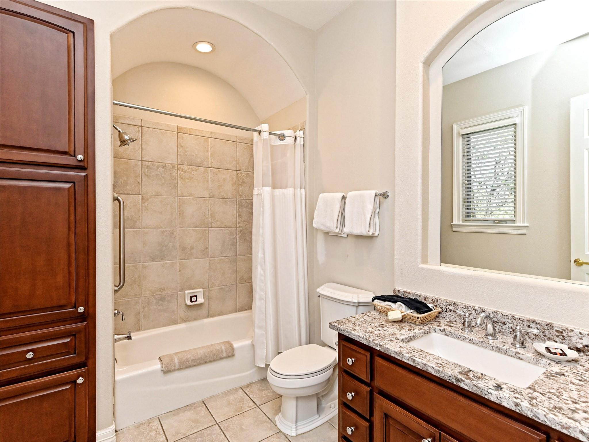 8212 Barton Club Dr # 12-2, Austin, TX 78735