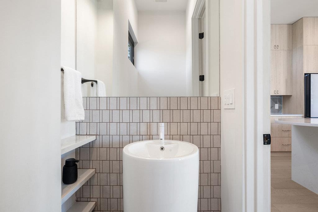 4707 Reyes St # 2, Austin, TX 78721