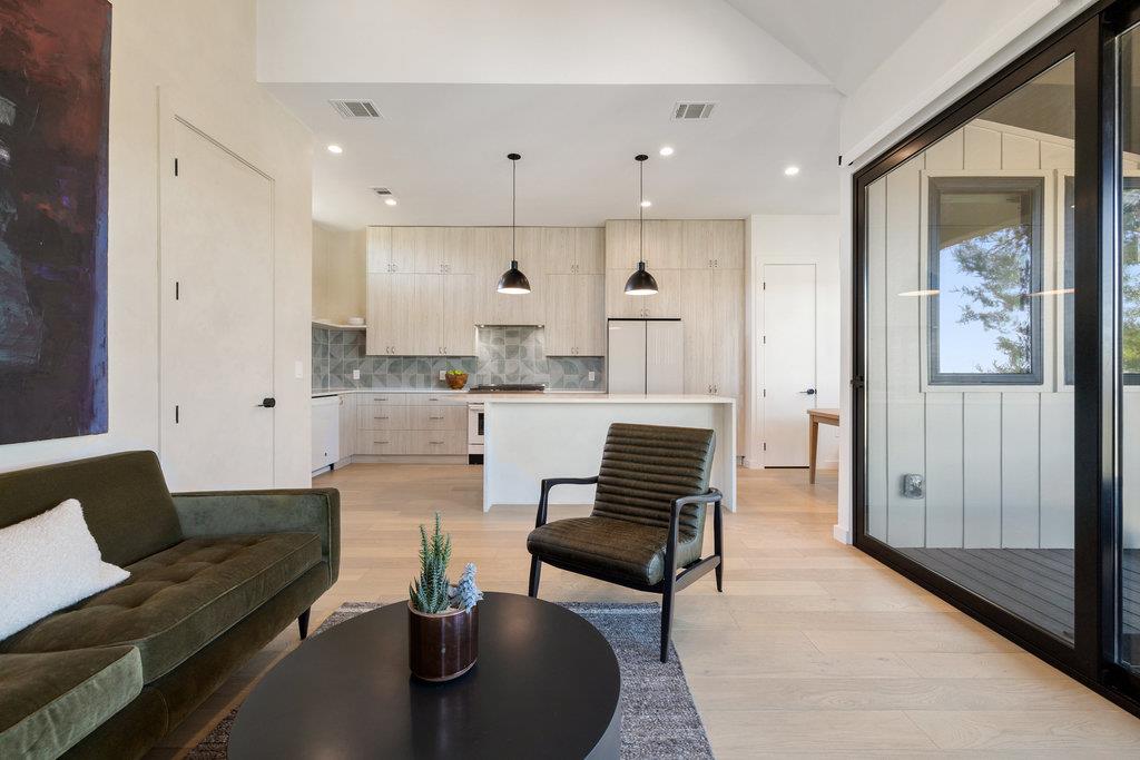 4707 Reyes St # 2, Austin, TX 78721