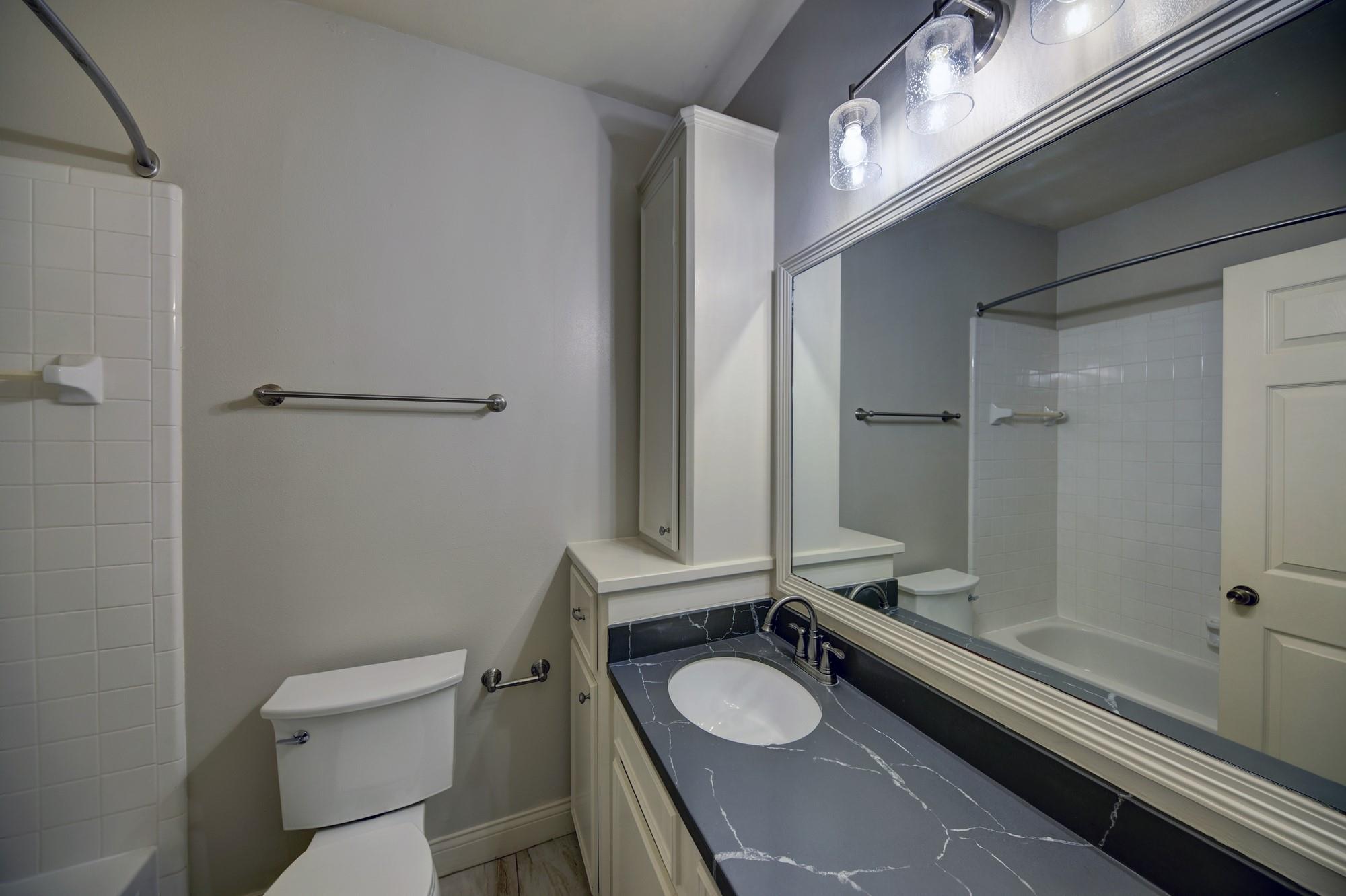 2416 Stone Hollow Dr, Brenham, TX 77833