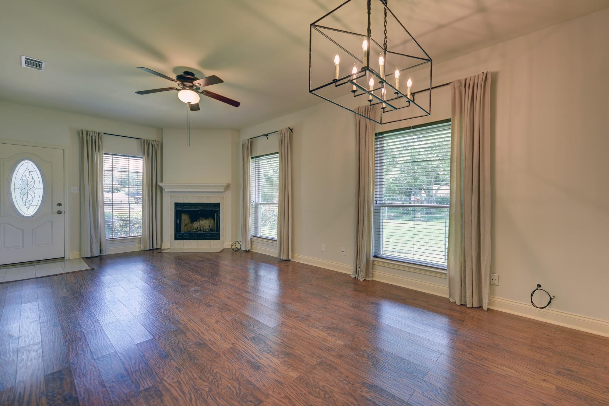 2416 Stone Hollow Dr, Brenham, TX 77833