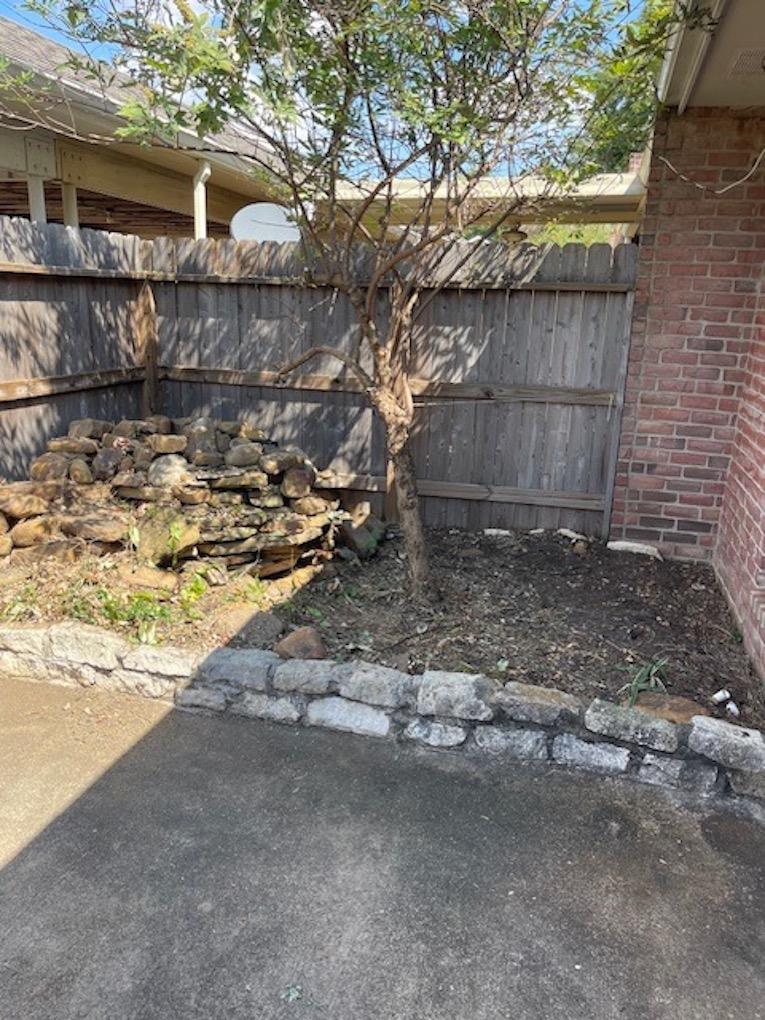 2416 Stone Hollow Dr, Brenham, TX 77833