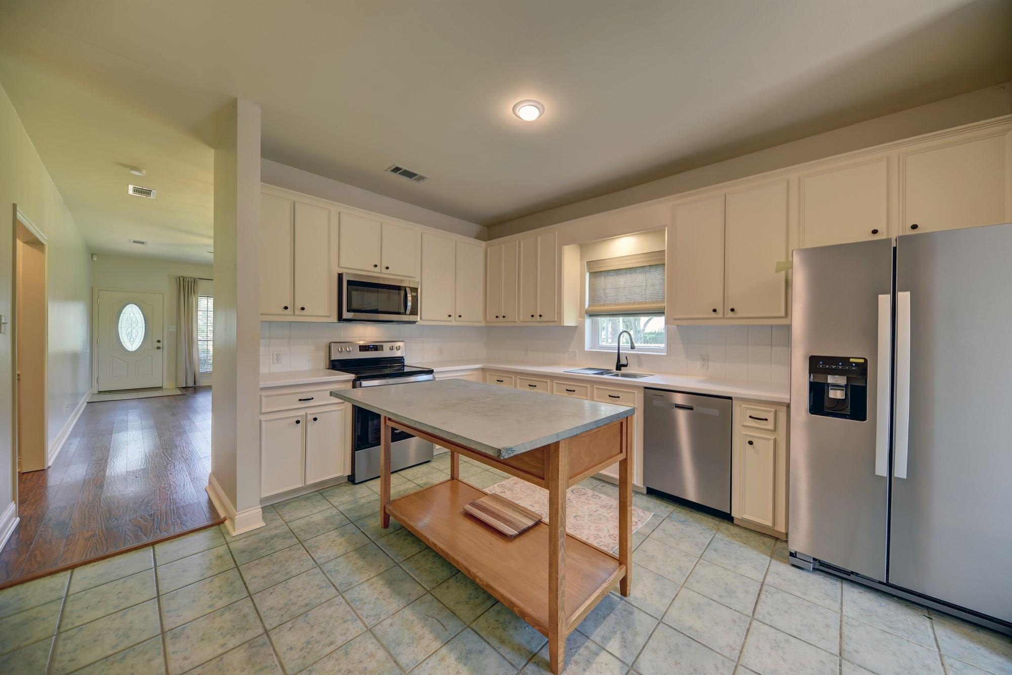 2416 Stone Hollow Dr, Brenham, TX 77833