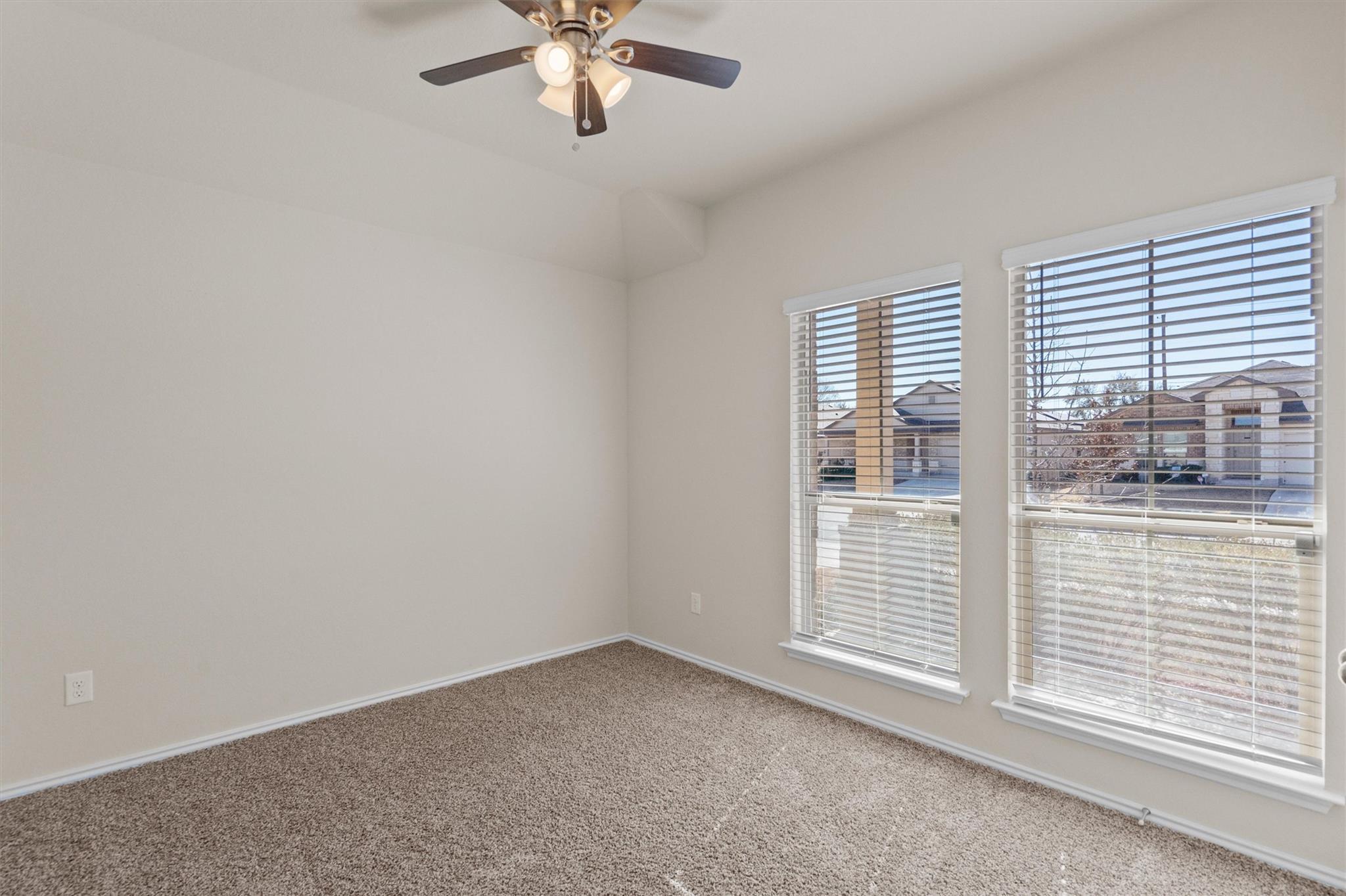 1644 T H Johnson Dr, Taylor, TX 76574