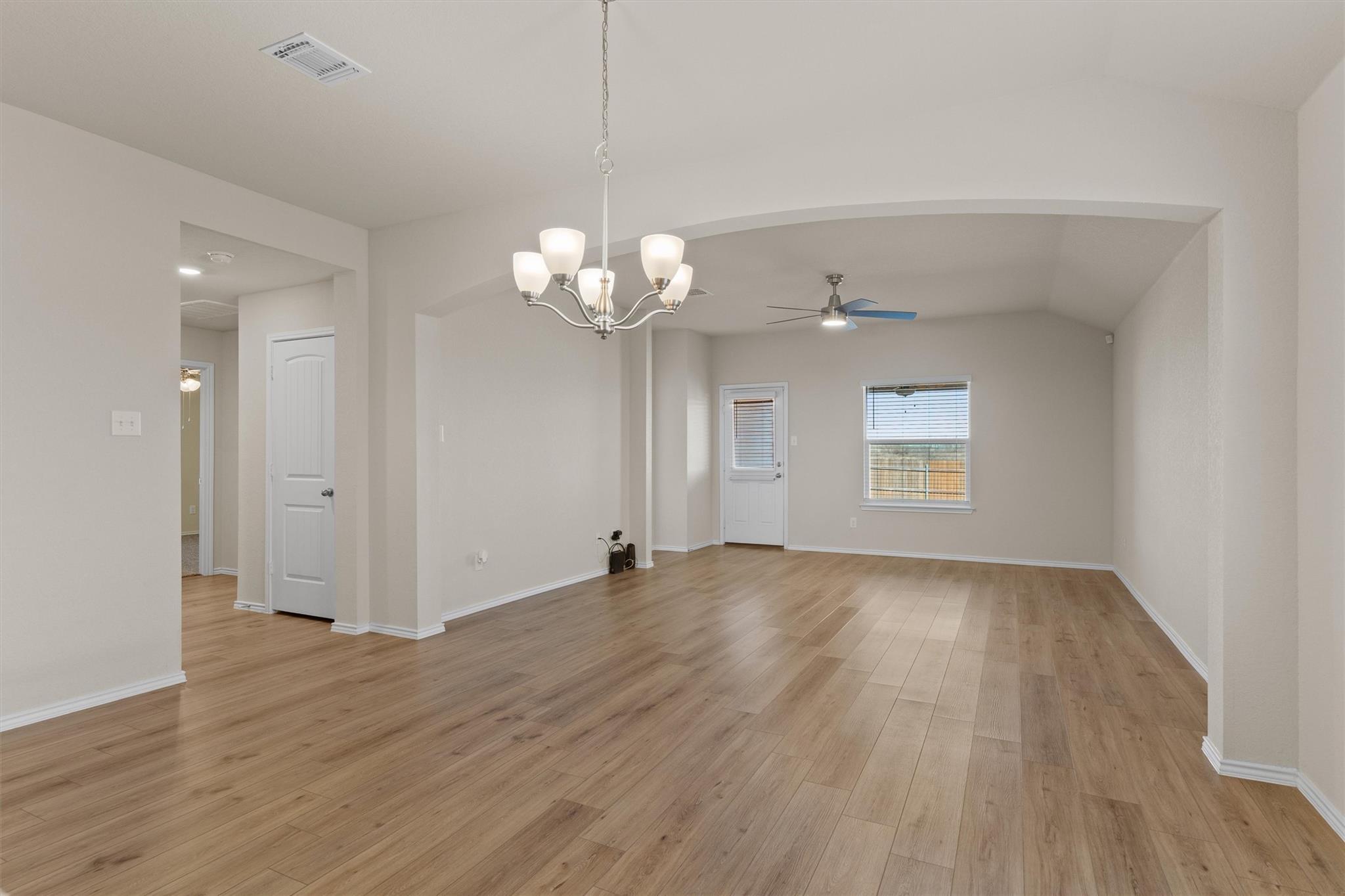 1644 T H Johnson Dr, Taylor, TX 76574