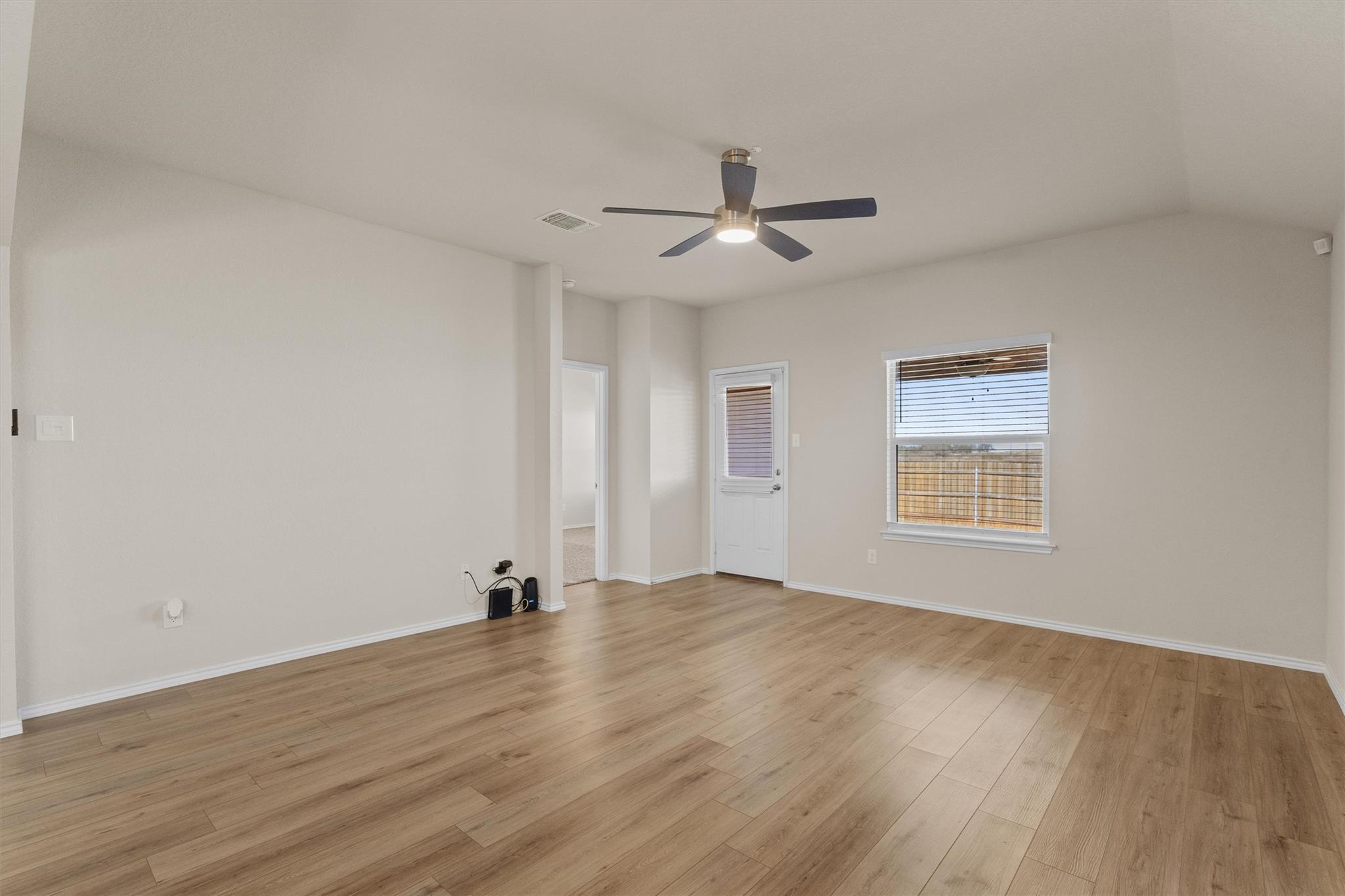 1644 T H Johnson Dr, Taylor, TX 76574