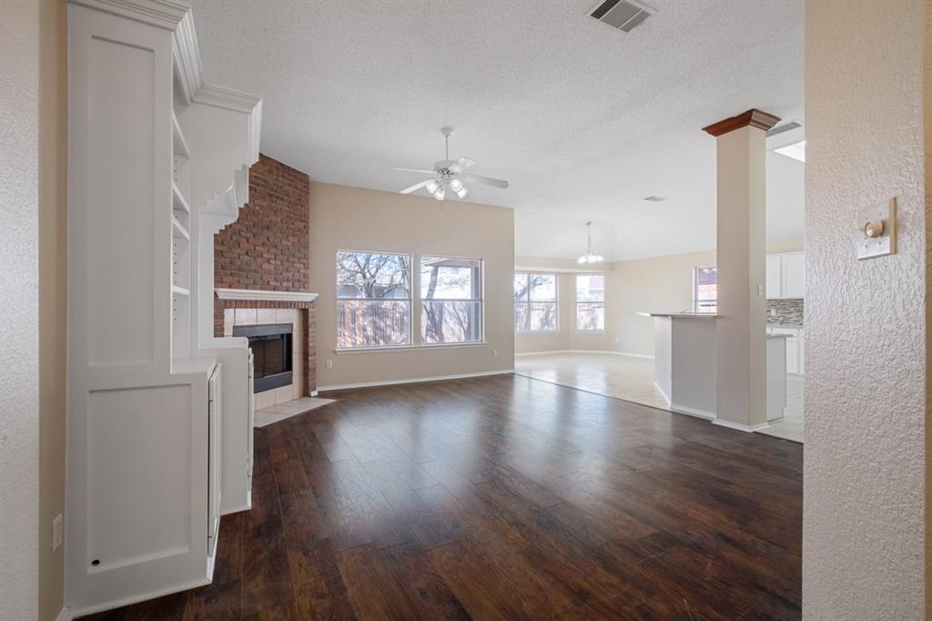 1008 NE Chippewa St, Round Rock, TX 78665