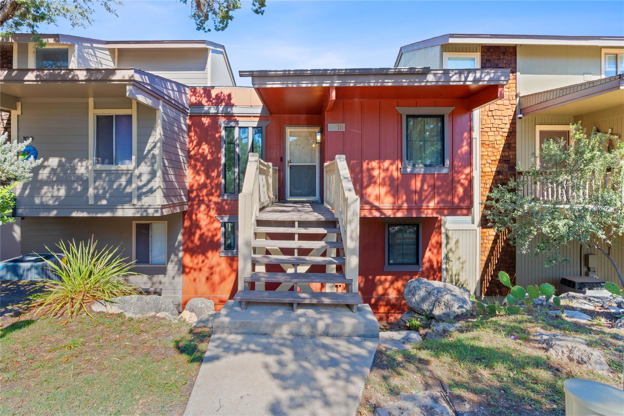 111 Comanche Pt, Point Venture, TX 78645