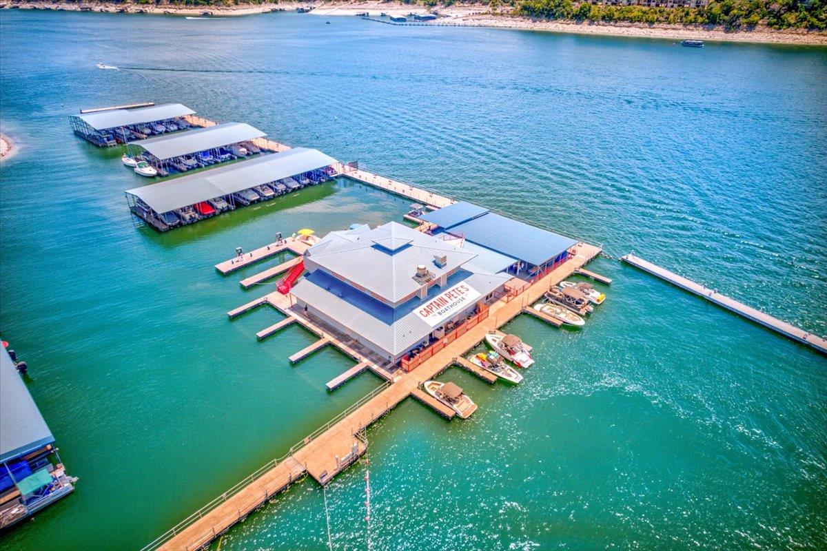 111 Comanche Pt, Point Venture, TX 78645