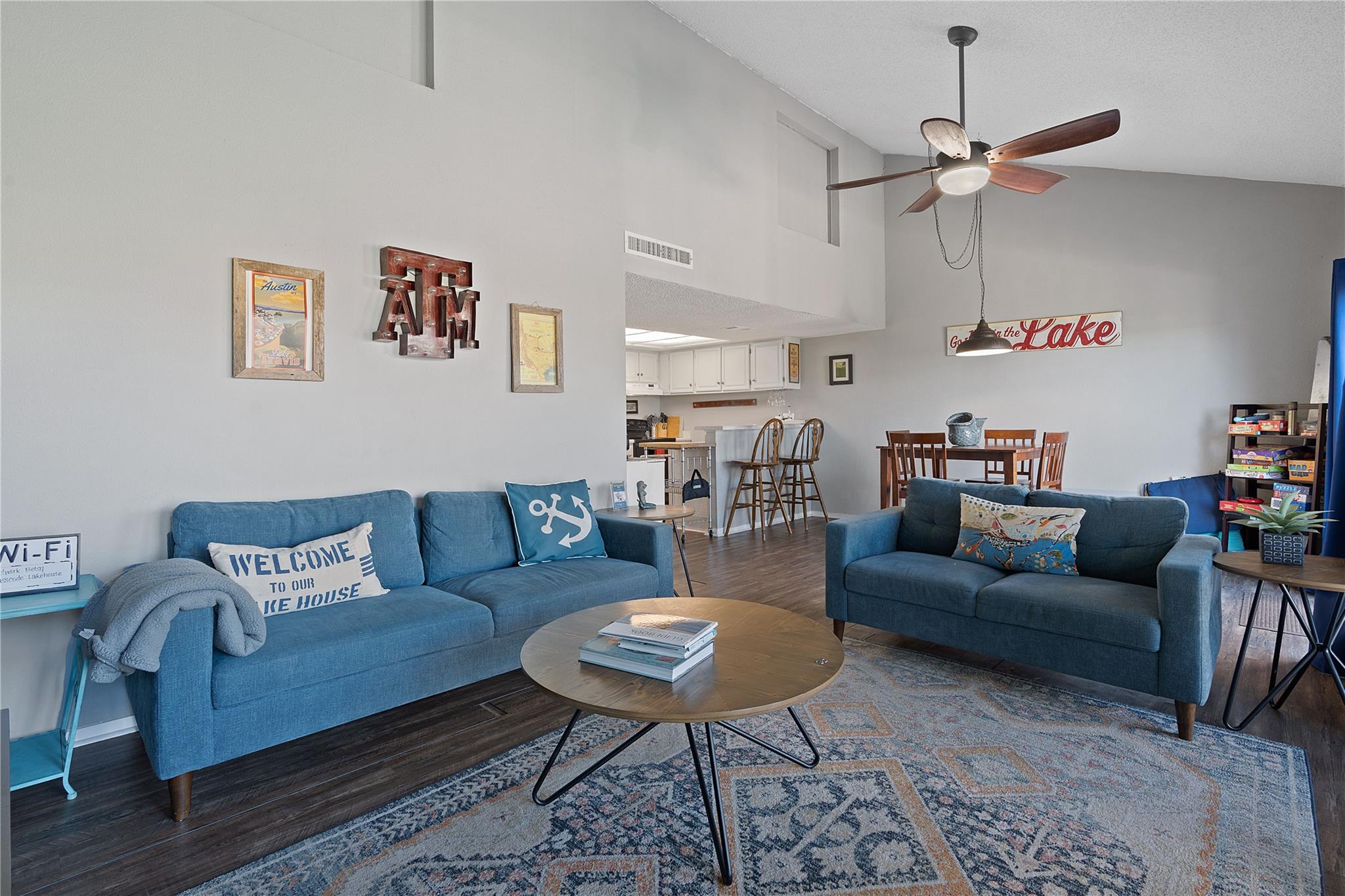 111 Comanche Pt, Point Venture, TX 78645