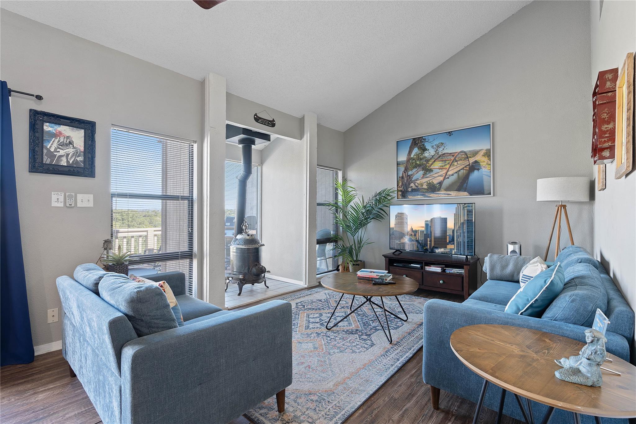 111 Comanche Pt, Point Venture, TX 78645